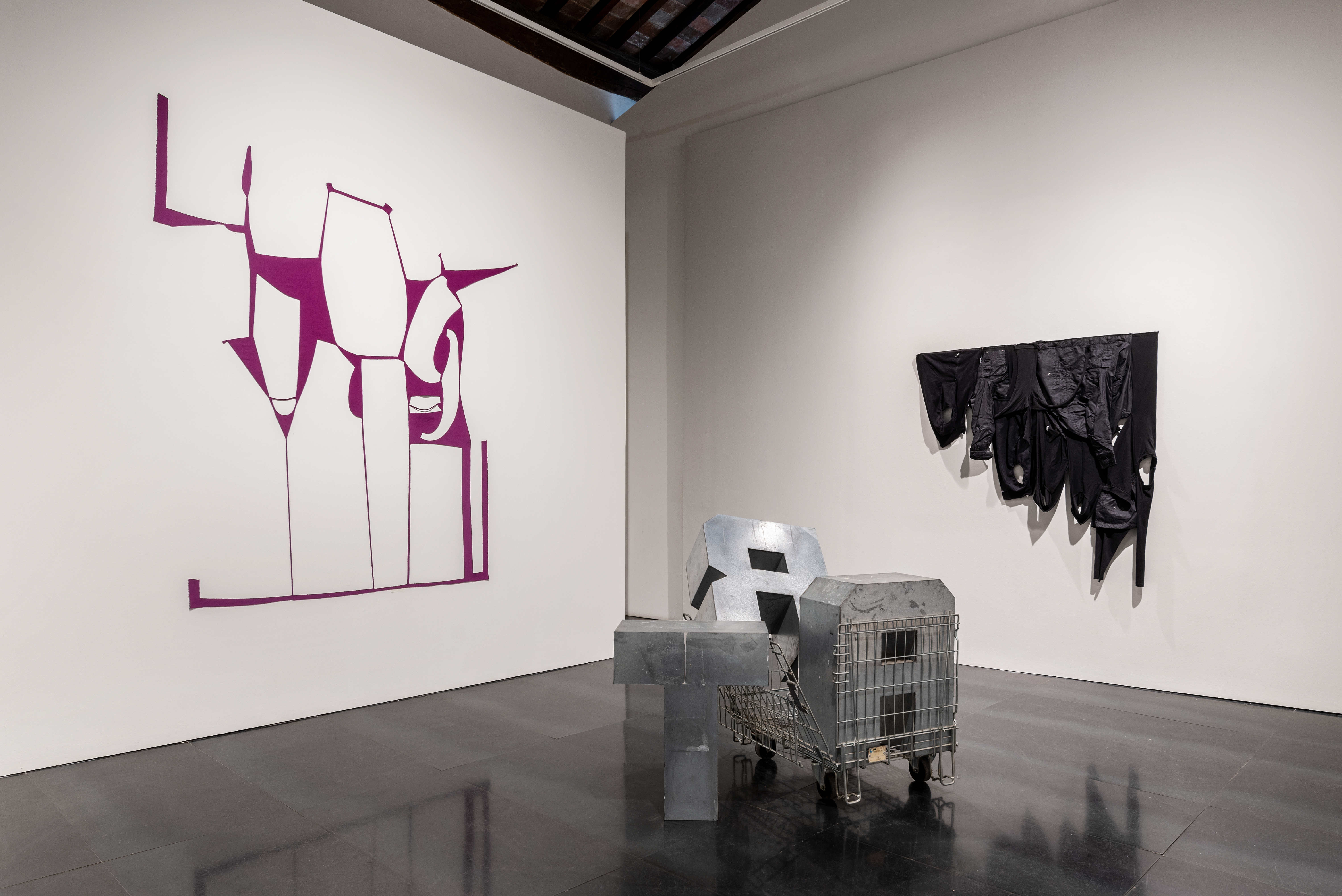 Installation view di Un Passo Avanti Tanti Dietro