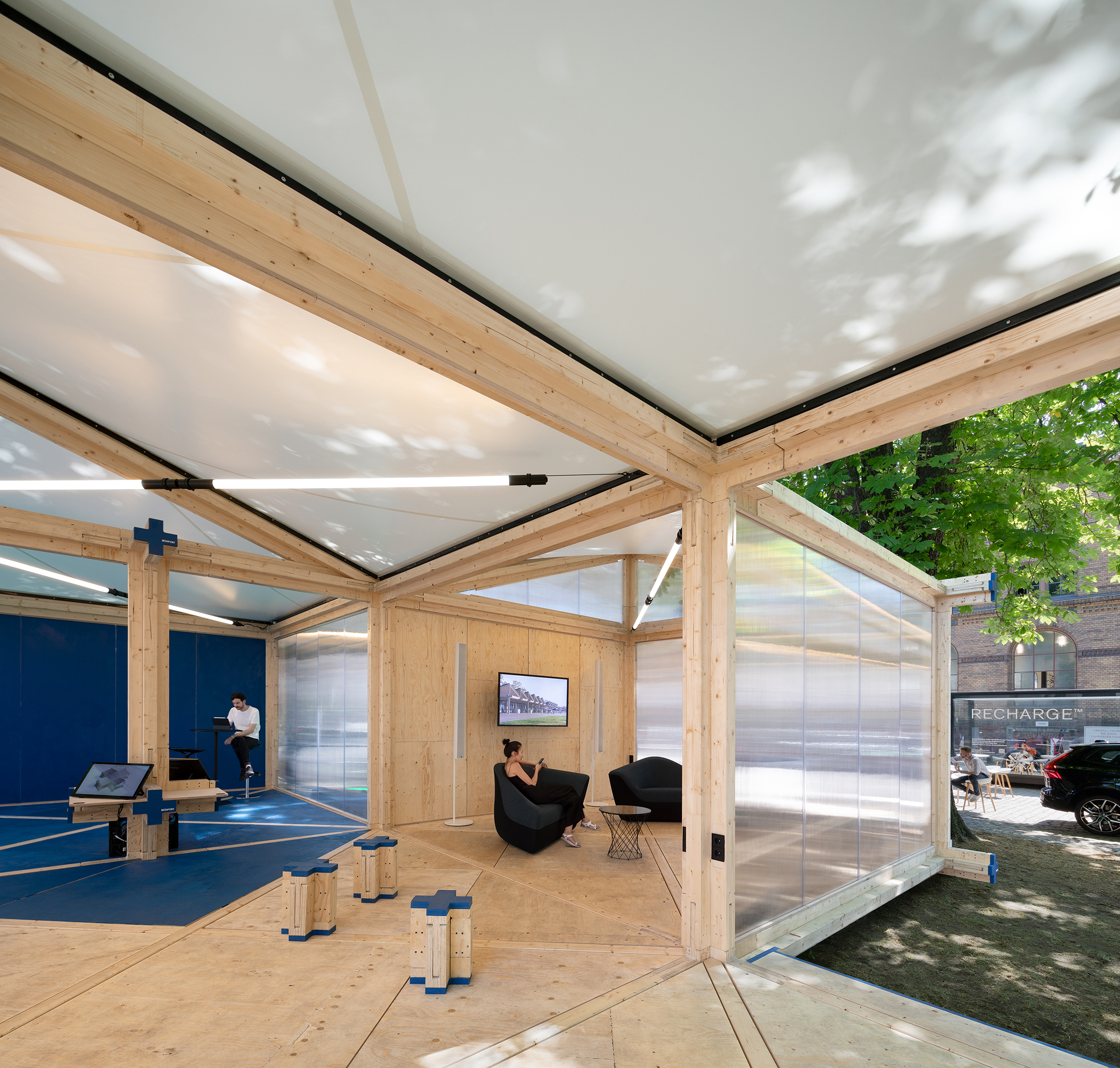 Wir planen zukunftsfähig durch den Einsatz nachhaltiger Materialien und  kreislauffähiger Bausysteme ︎︎︎