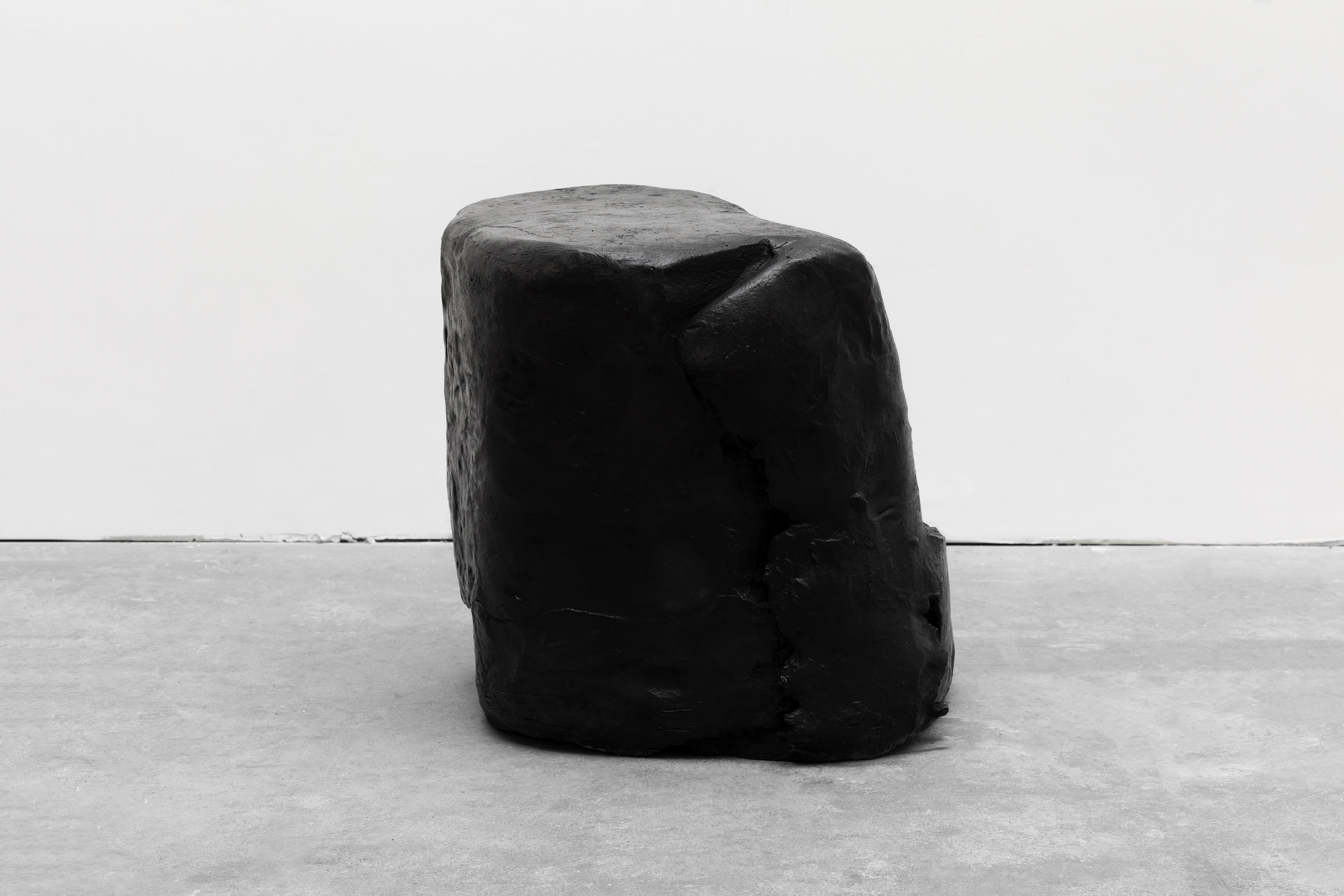 Paulo Monteiro, Sem título, 1995. Chumbo, 50 x 51 x 62 cm.