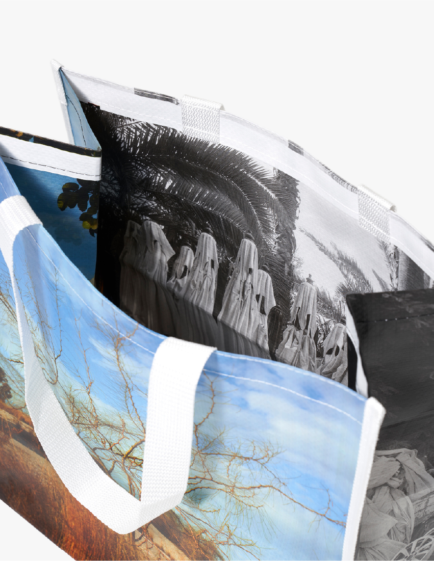 박찬욱 감독의 «너의 표정(Your Faces)» 사진전 머천다이즈 ‘Faces Tarpaulin Bag’   ©홍정희