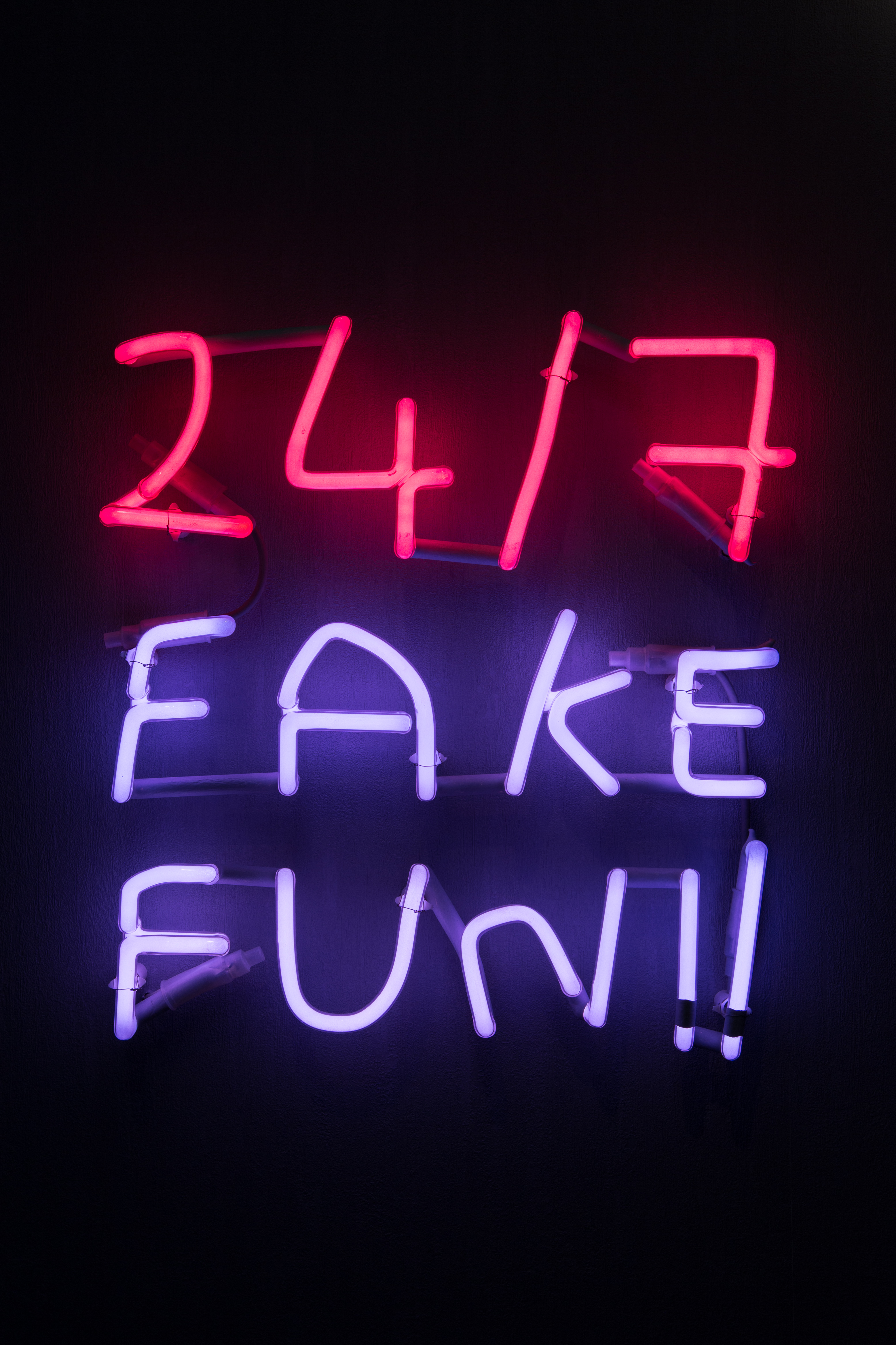 Open 24/7. 2017 Neon light42 × 39 × 05 cm