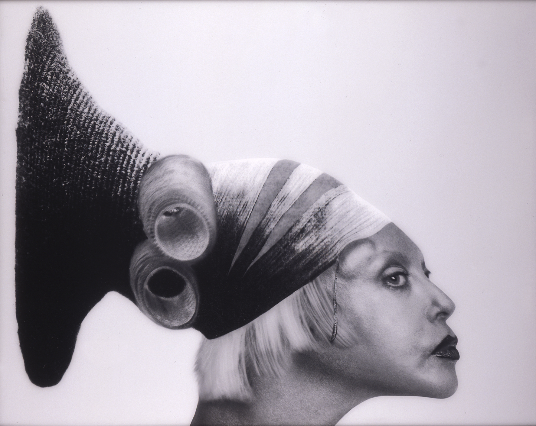 © ORLAN Self-hybridations africaines. Profil de femme Mangbetu et profil de femme Euro-stéphanoise, 2000 © Adagp, Paris 2025, photo de Jacques Faujour. Courtesy Collection MAC VAL - Musée d’art contemporain du Val-de-Marne