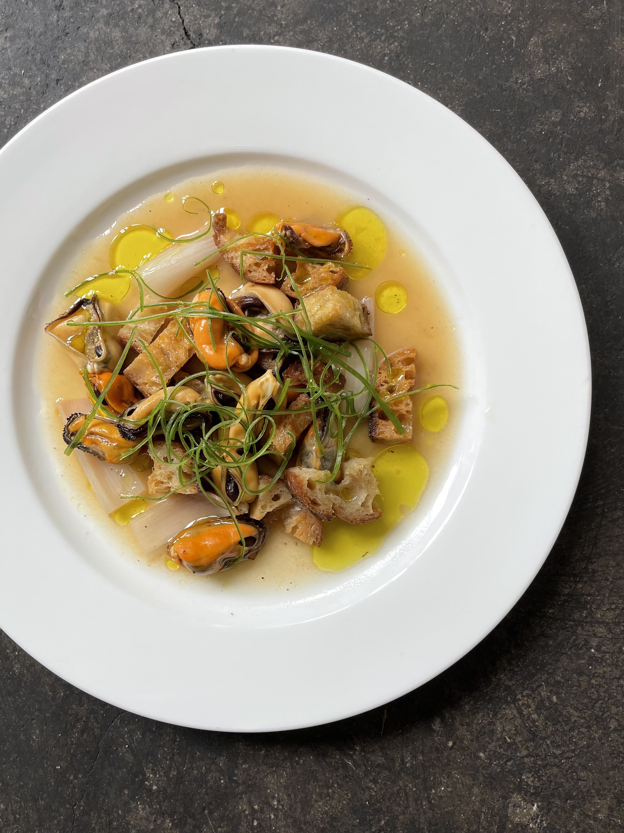 MUSSELS, CROUTONS, CIDER