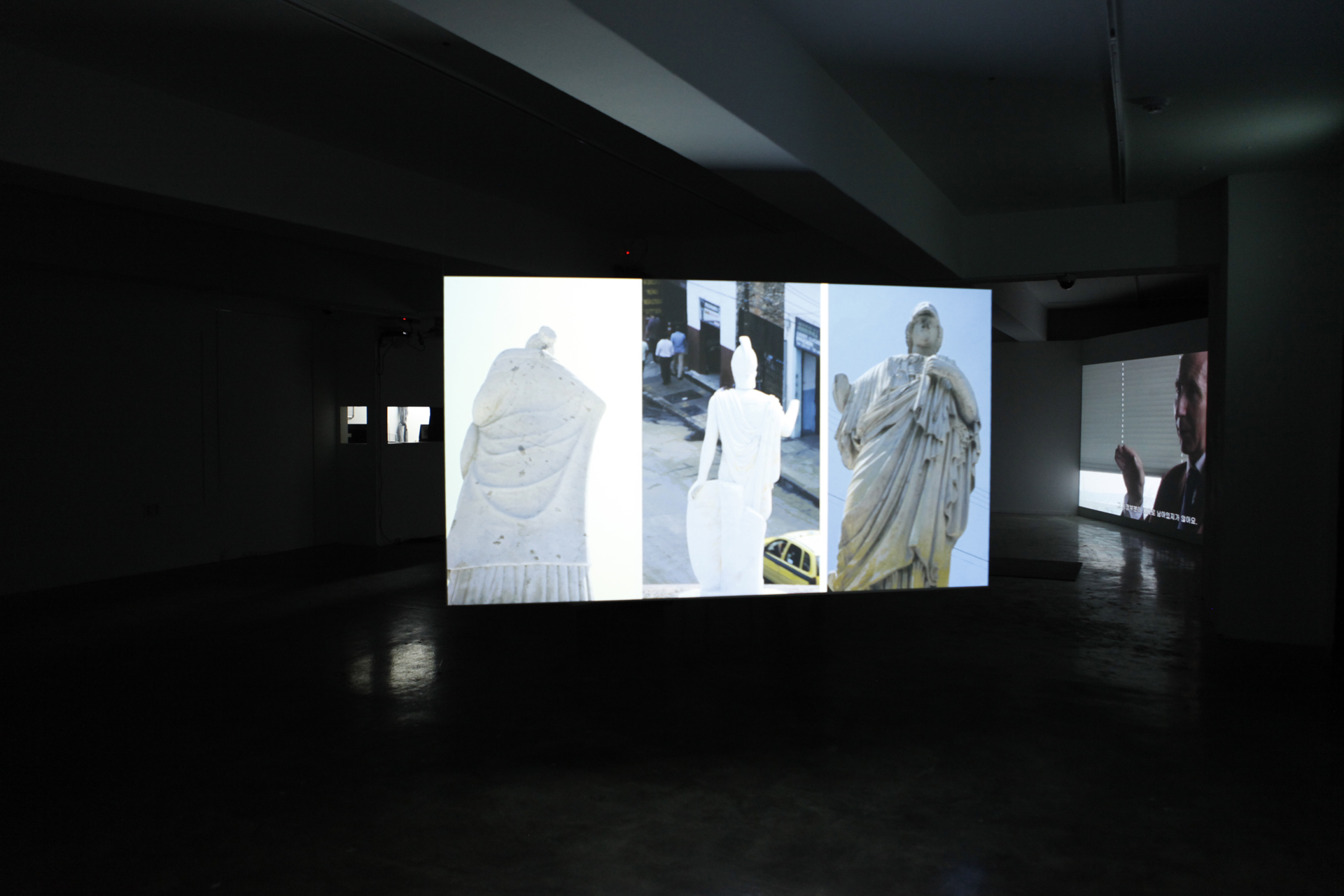 2014, BETWEEN THE STREET AND THE HILL, A GARDEN. Video installation at the exhibition THROUGH THE LOOKING-SCREEN in Seoul, Korea.