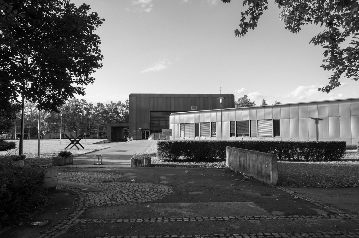 Nekdanja Voja&scaron;ka gimnazija, Ljubljana / 1975,  Biro 71, prenova zunanjosti: Zoran Kreitmayer