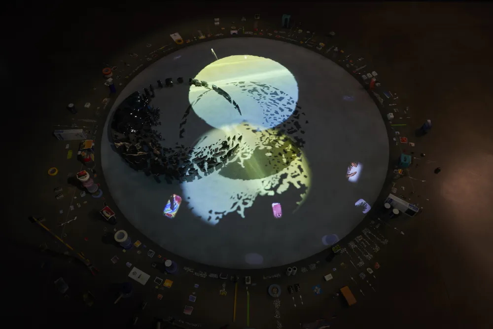 Sarah Sze - Exposition Générale, Fondation Cartier, Paris © Marc Domage