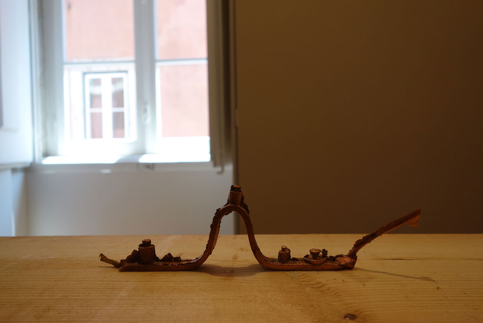 Untitled, 2018, bronze, 23 x 2 x 5,5 cm