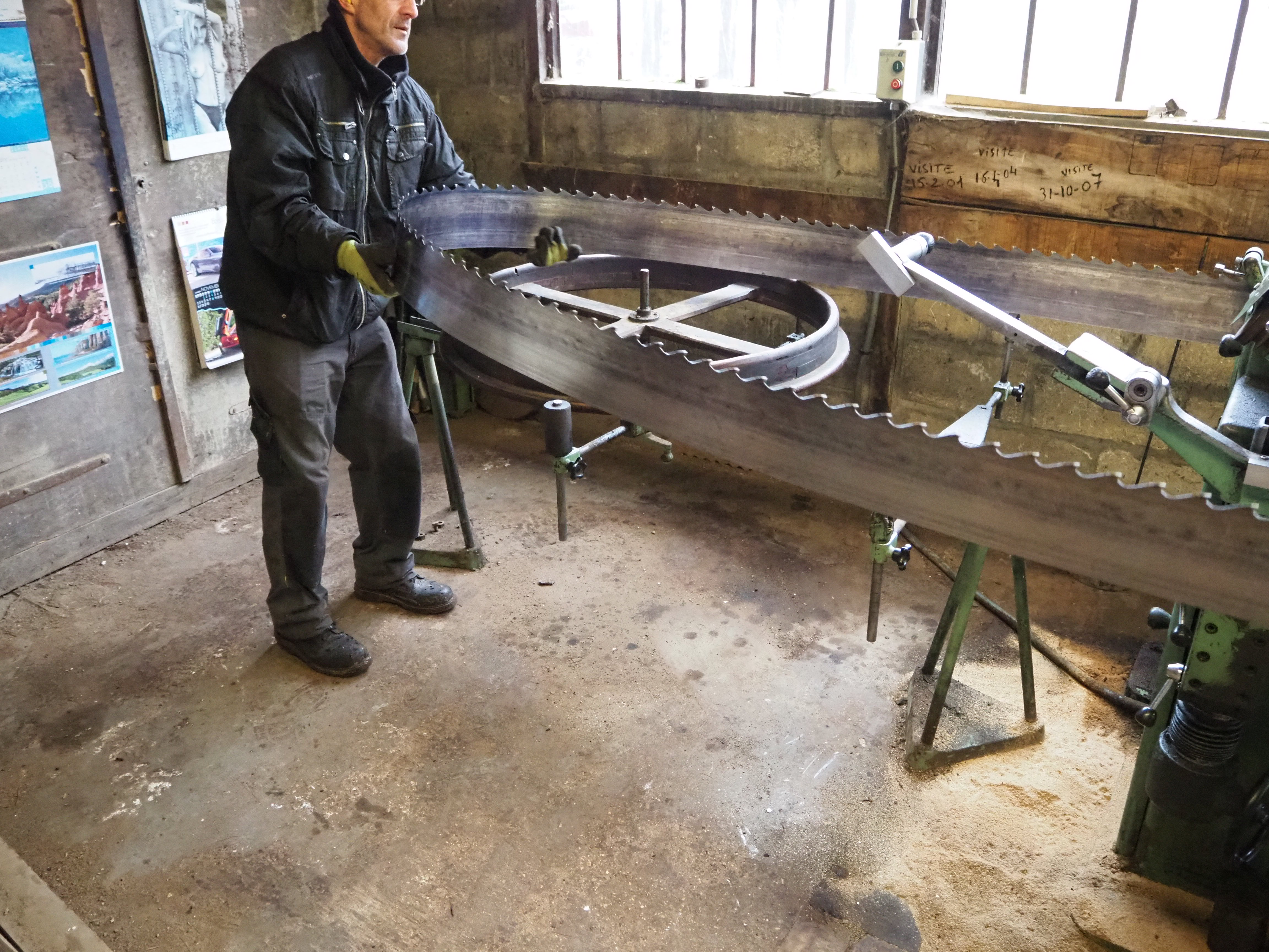 Le ruban passe ensuite en phase d'aiguisage