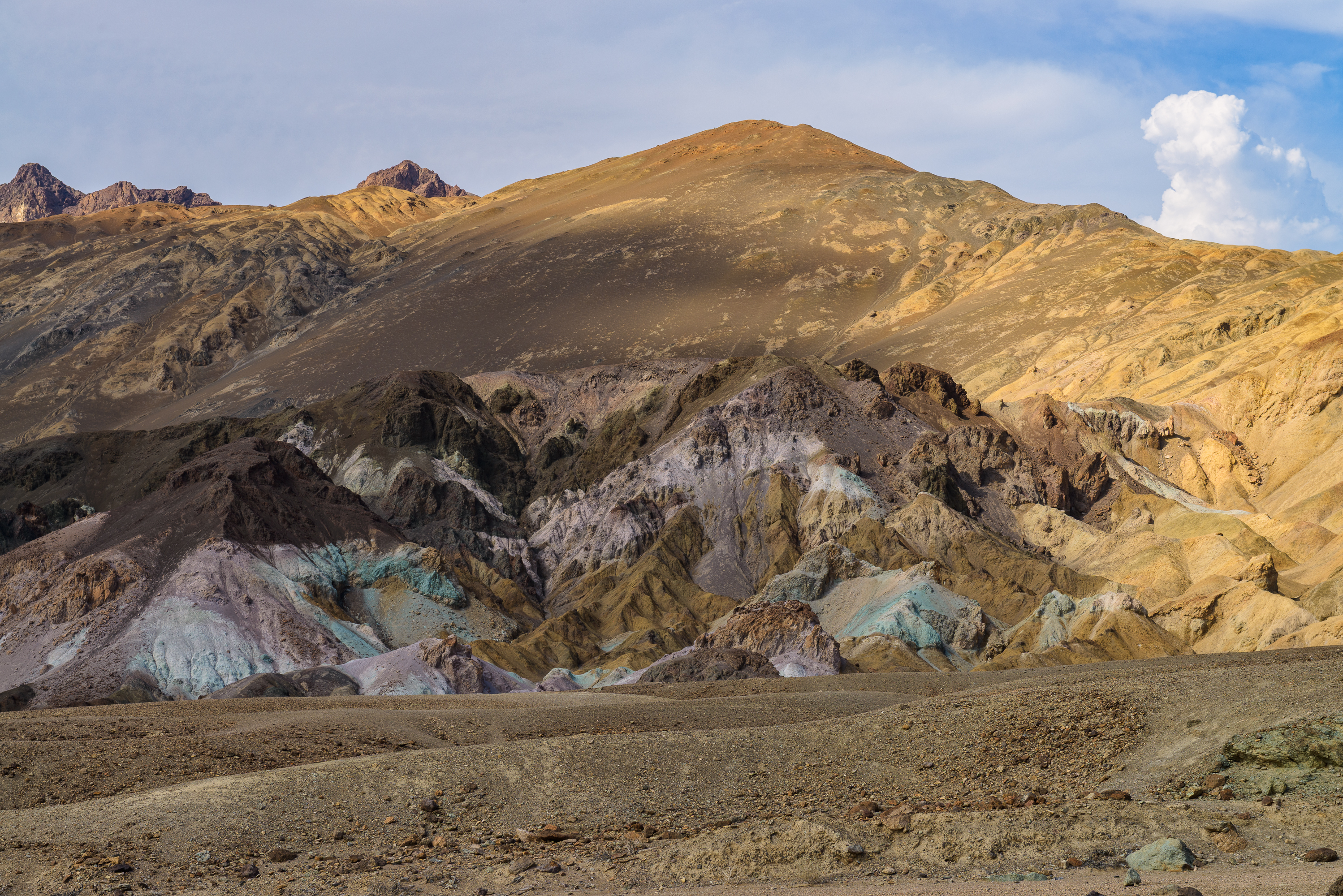 La vallée de la Mort (Death Valley) dans désert des Mojaves en Californie.Badwater, est à −85,5 mètres sous le niveau de la mer. Température relevée à Furnace 56,7°. Il faisait 52° ce jour là.