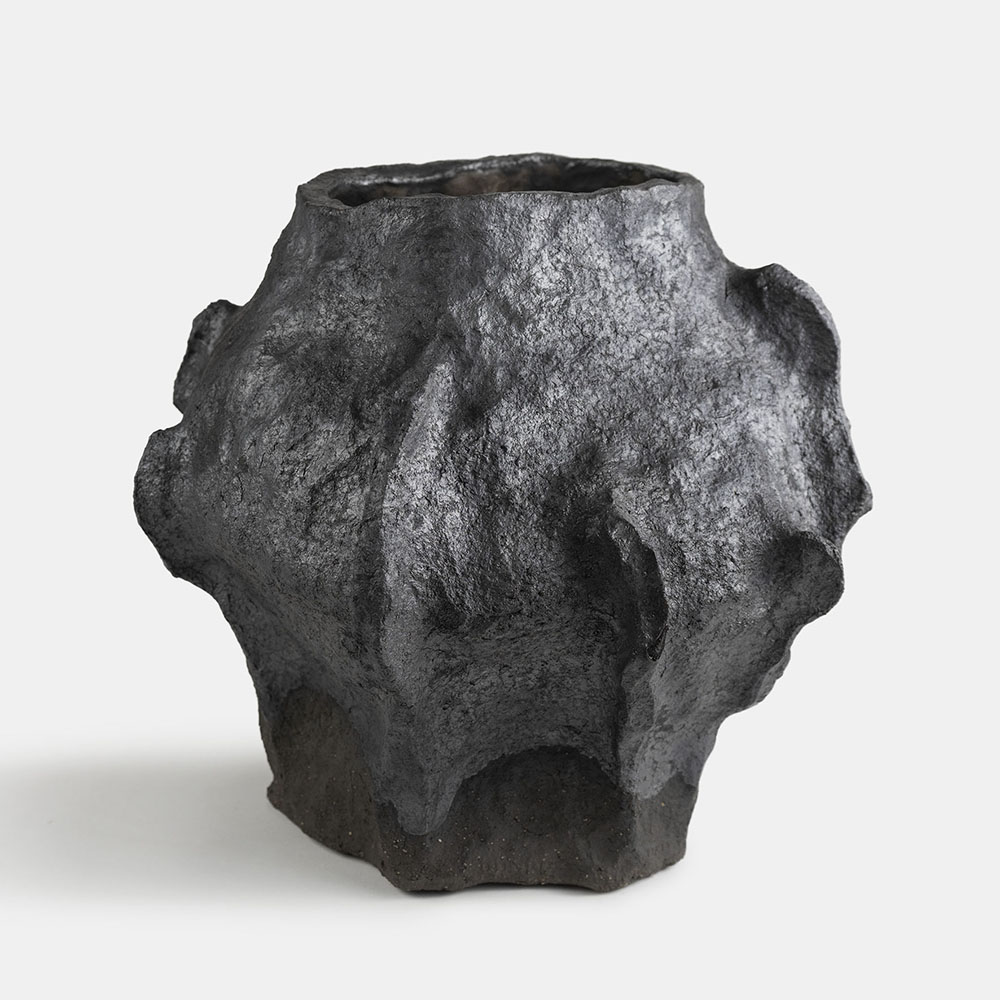 Jojo Corvaia, V-1215, 39x39x35cm, 2.900&euro;