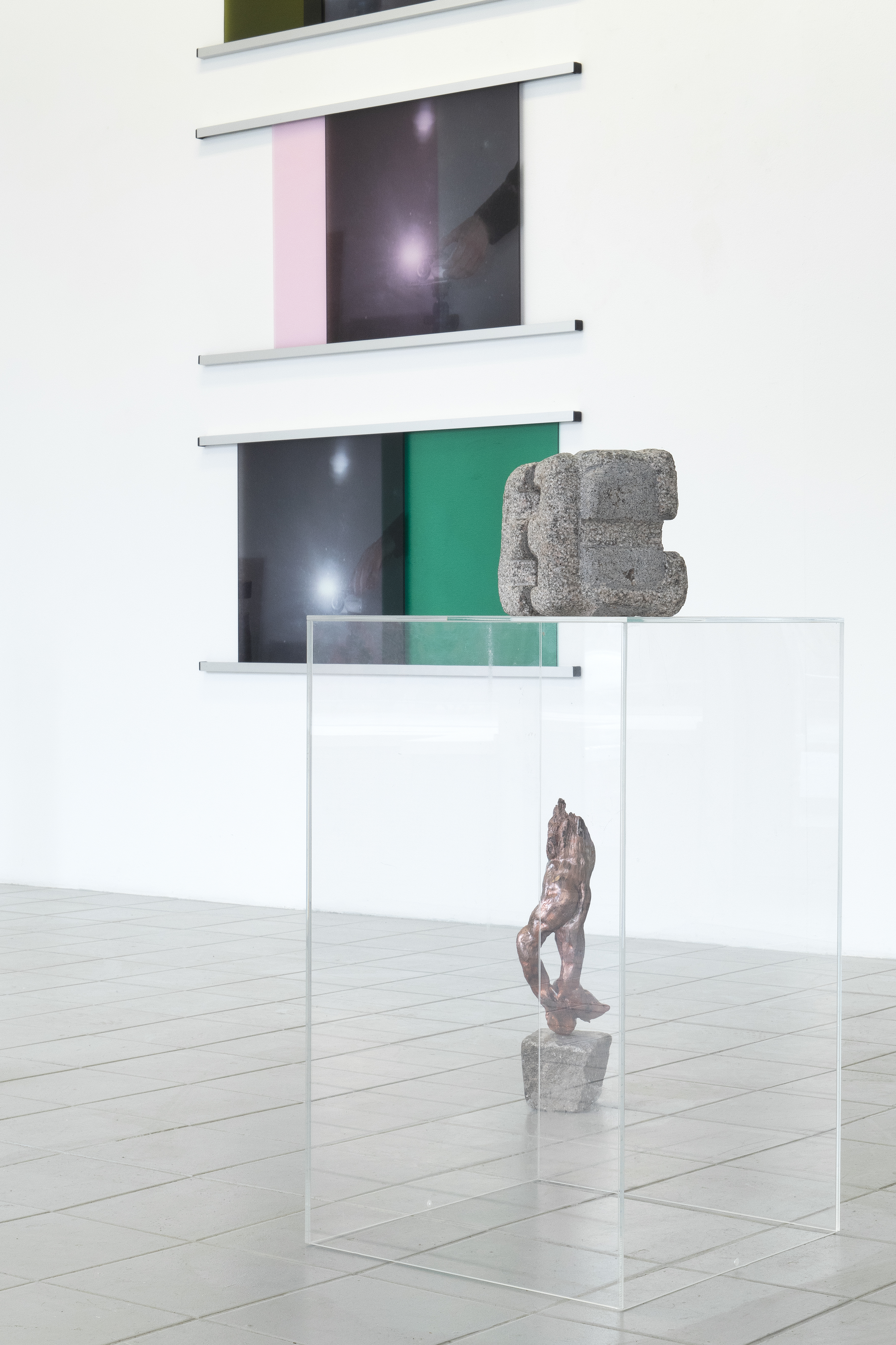  V&aring;r v&aring;r, Molekyl gallery. With Matti Sumari, Johan Nahoj, Julia Selin, Olof Nimar.03.03.23-26-03.23 Tr&auml;ning f&ouml;r verkligheten, (practice for reality)Installation shot with Erskine Corktower, N&auml;tto, Lille Heerup, &Auml;ppelskrutt fr&aring;n &ouml;detomten, Branch-Cusi, Fackla, Gulla Skruf. (floor based work)Granite, wood, cork, steel, plastic 2023            