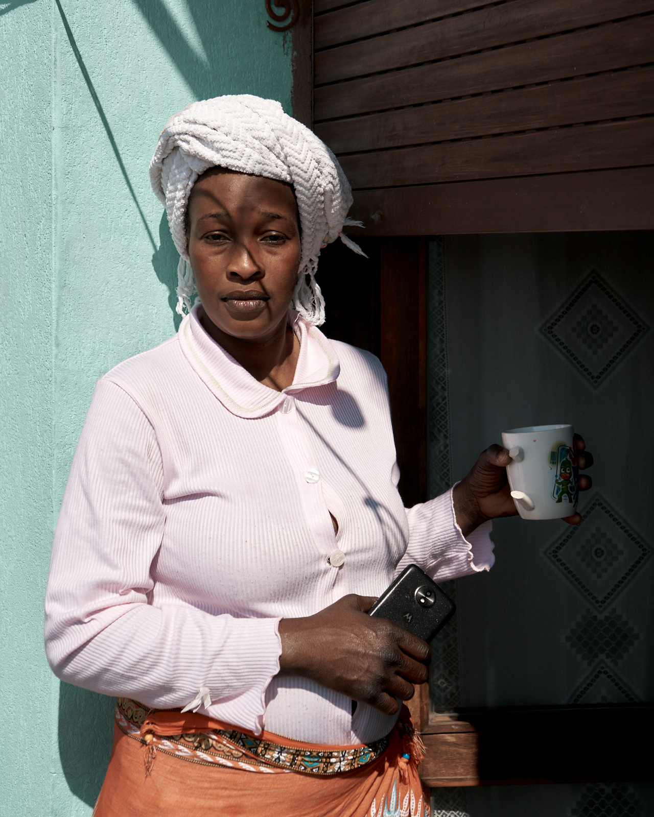 Woman with Coffee Cup, Milano, 2019