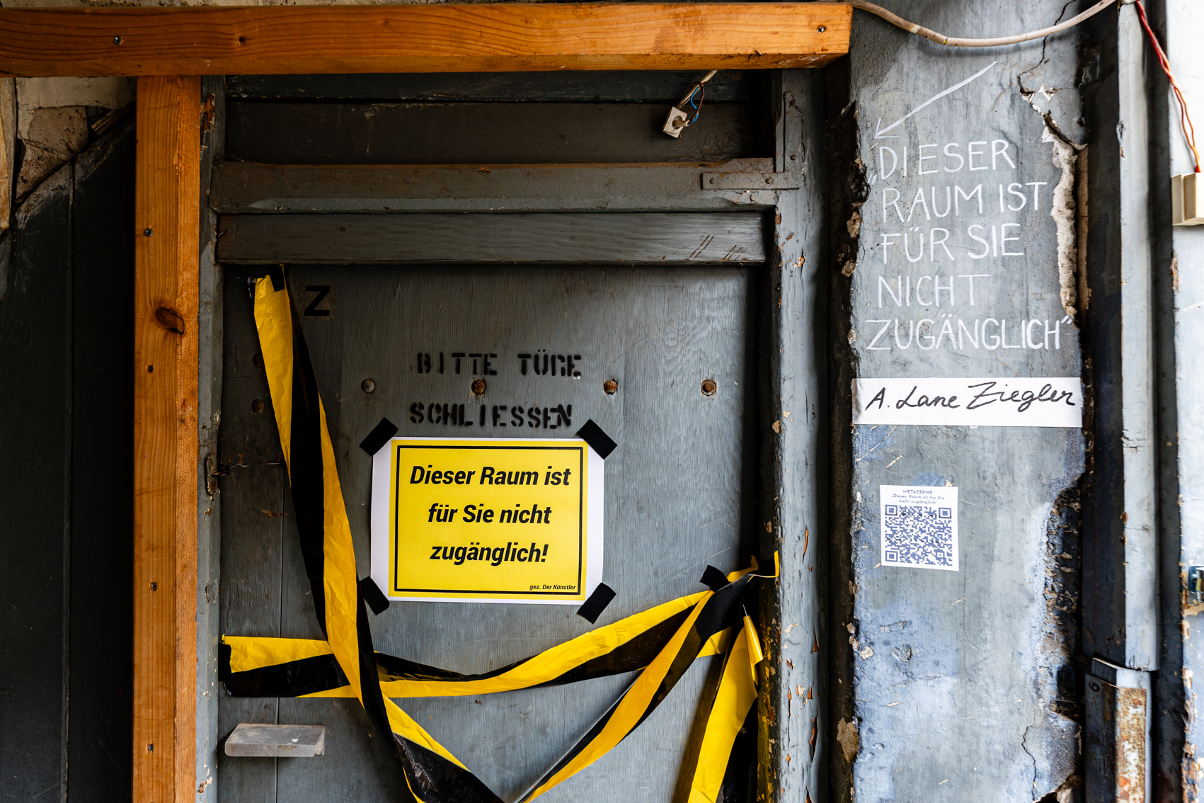 Bild 2 zu Dieser Raum ist f&uuml;r Sie nicht zug&auml;nglich: Frontale Ansicht der versperrten T&uuml;r.