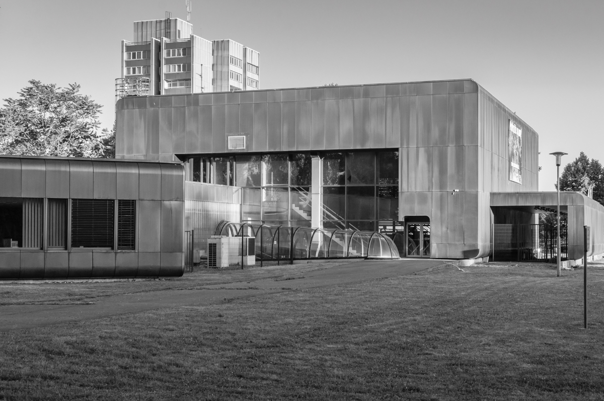 Nekdanja Voja&scaron;ka gimnazija, Ljubljana / 1975,  Biro 71, prenova zunanjosti: Zoran Kreitmayer