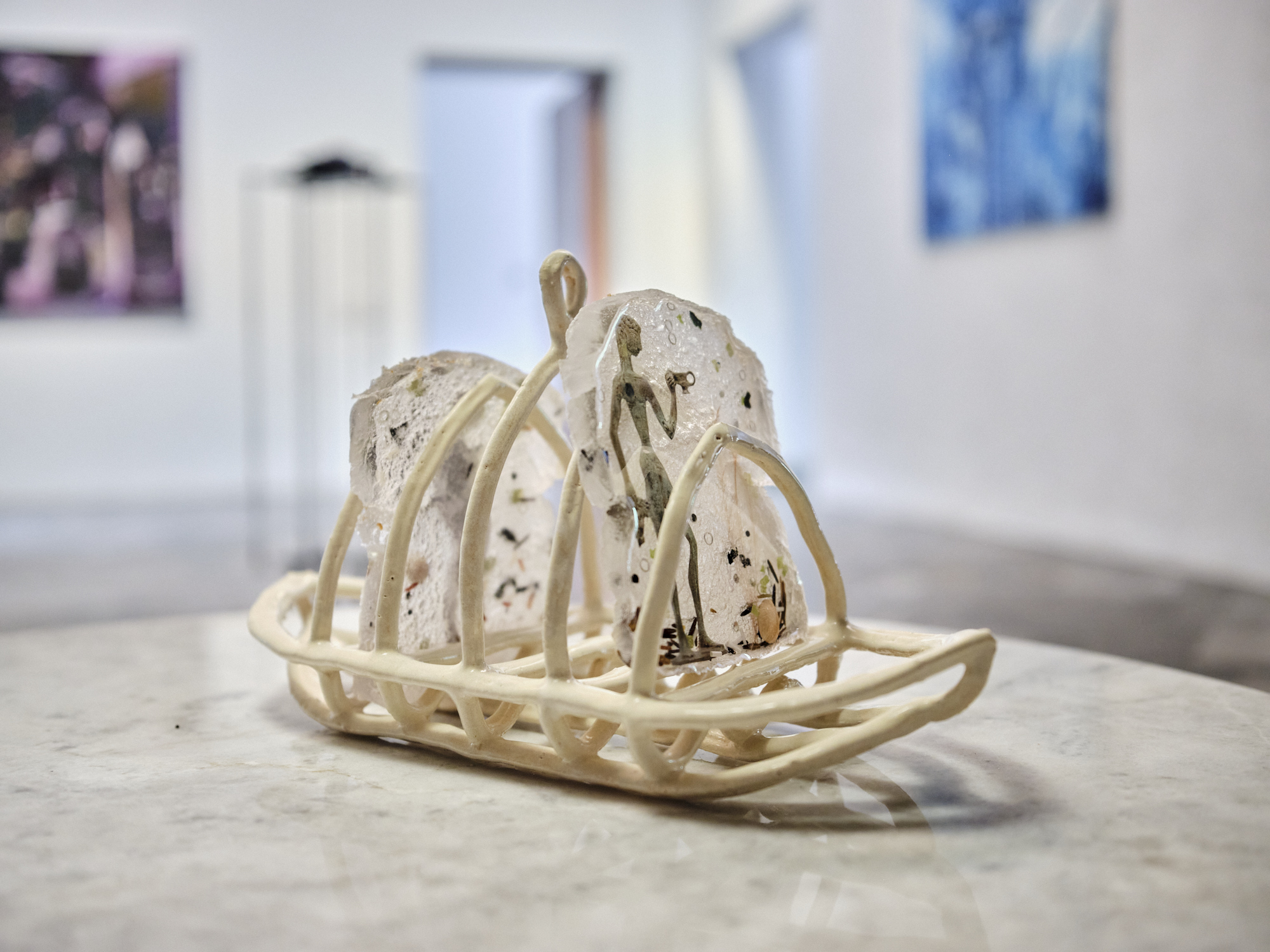 Samuel Nicole, Collector toast rack (5), 2023, glazed ceramic and resin, 5 1/2 x 7 1/8 x 14 1/8 in © Samuel Nicole