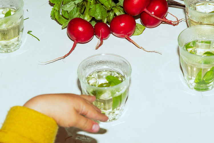 1/21  Im Auftrag für das  Bundesamt für Umwelt Schweiz  inszeniere ich Bilder zu den  Keywords Nachhaltigkeit,  Klimaneutral, Biodiversität,  No Foodwaste, Regional +  Saisonal.
