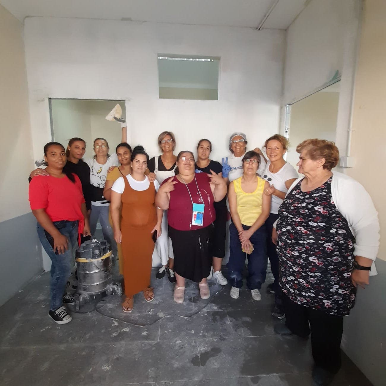DIA 12 - Equipa Mulheres em Construção com a equipa do projeto Entre o Chão e o Telhado, em visita à obra
