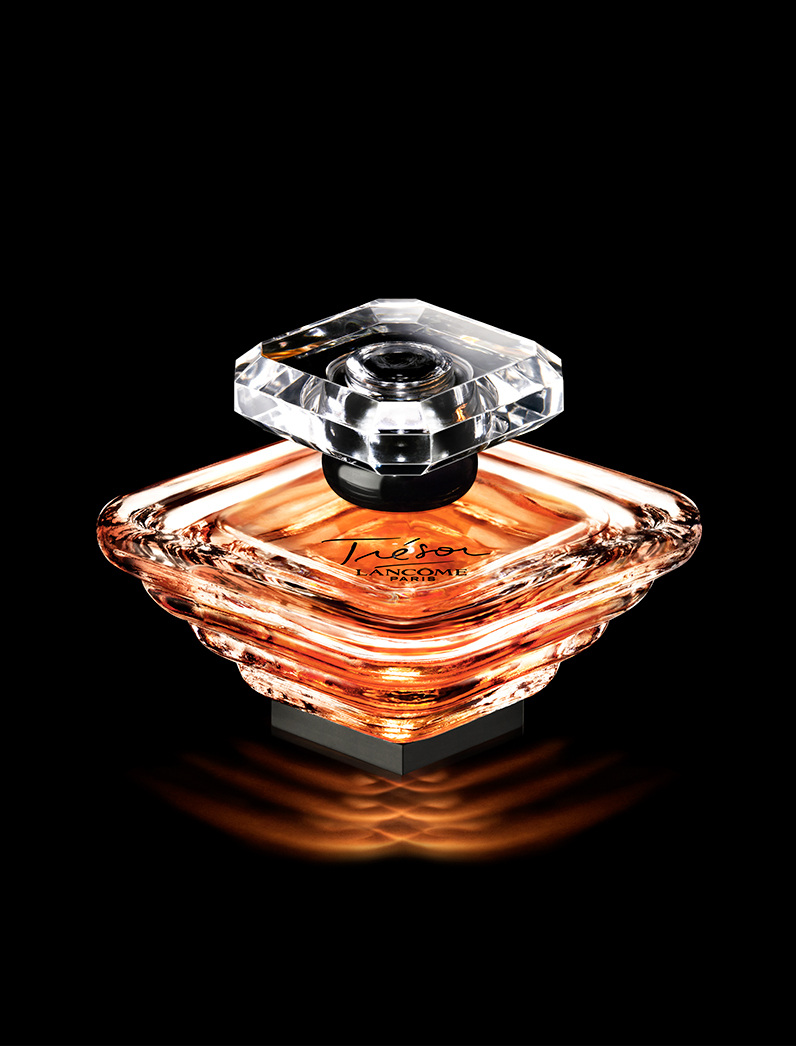 Still Life Photographer Isabelle Bonjean accentuates the extravagance of Lancome Fragrance, Trésor