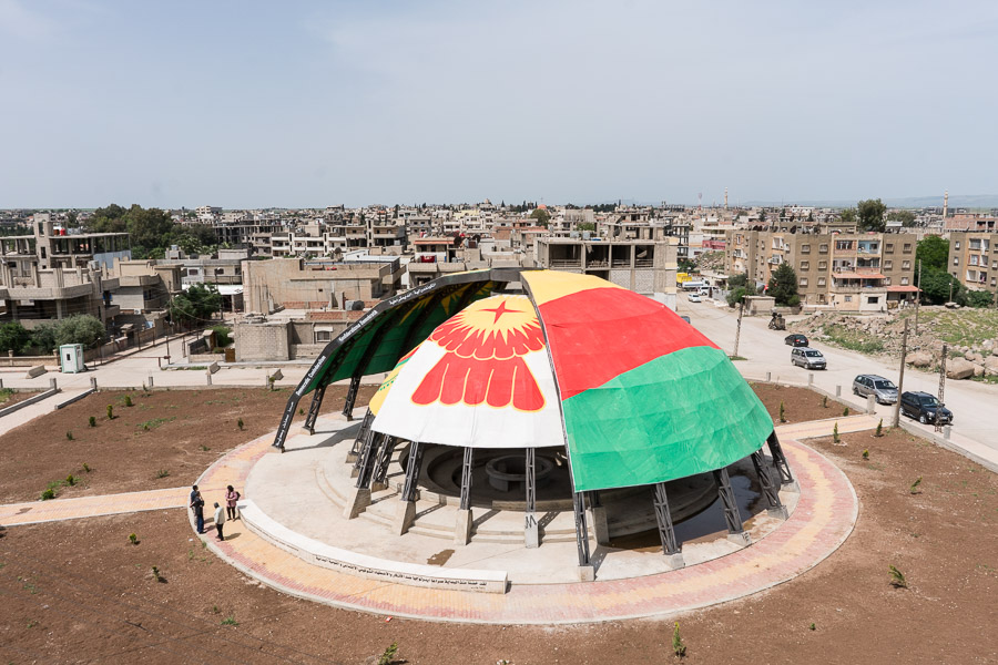 Derik, Syrie du Nord, avril 2018. Maison du peuple, ouverte pour accueillir les diff&eacute;rentes assembl&eacute;es.