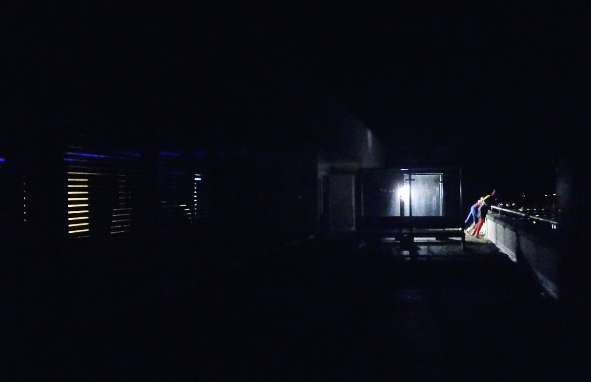 still uit een experimentele one-shot videoclip. -voorjaar 2023