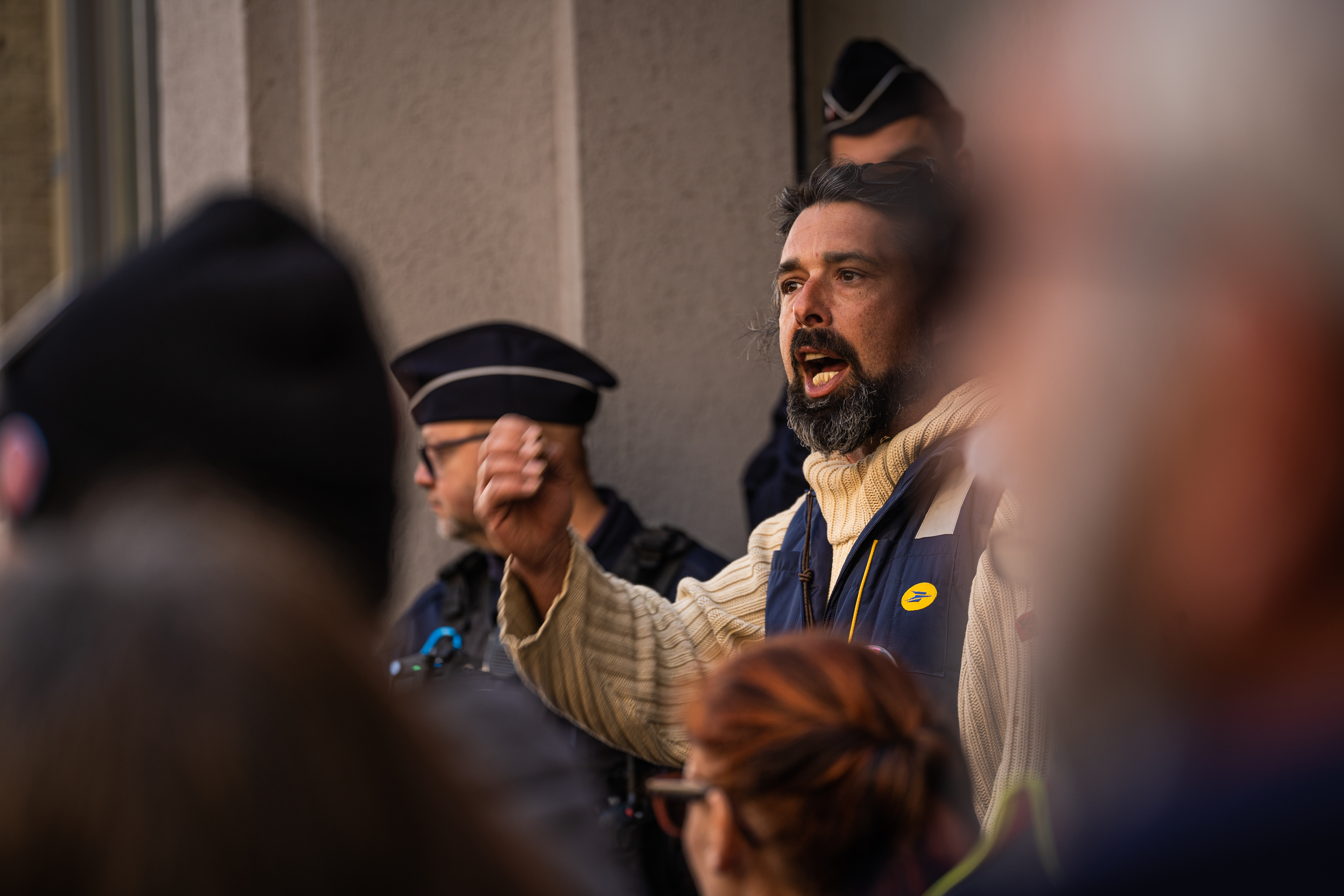 Dans les jours qui suivent, la nouvelle tombe. Ils ont perdu. Le juge a d&eacute;fini le piquet de gr&egrave;ve comme ill&eacute;gal. Les assign&eacute;s devront chacun payer 2000 euros par heure si le piquet est maintenu&nbsp;: &laquo;&nbsp;c&rsquo;est dissuasif&nbsp;&raquo;.