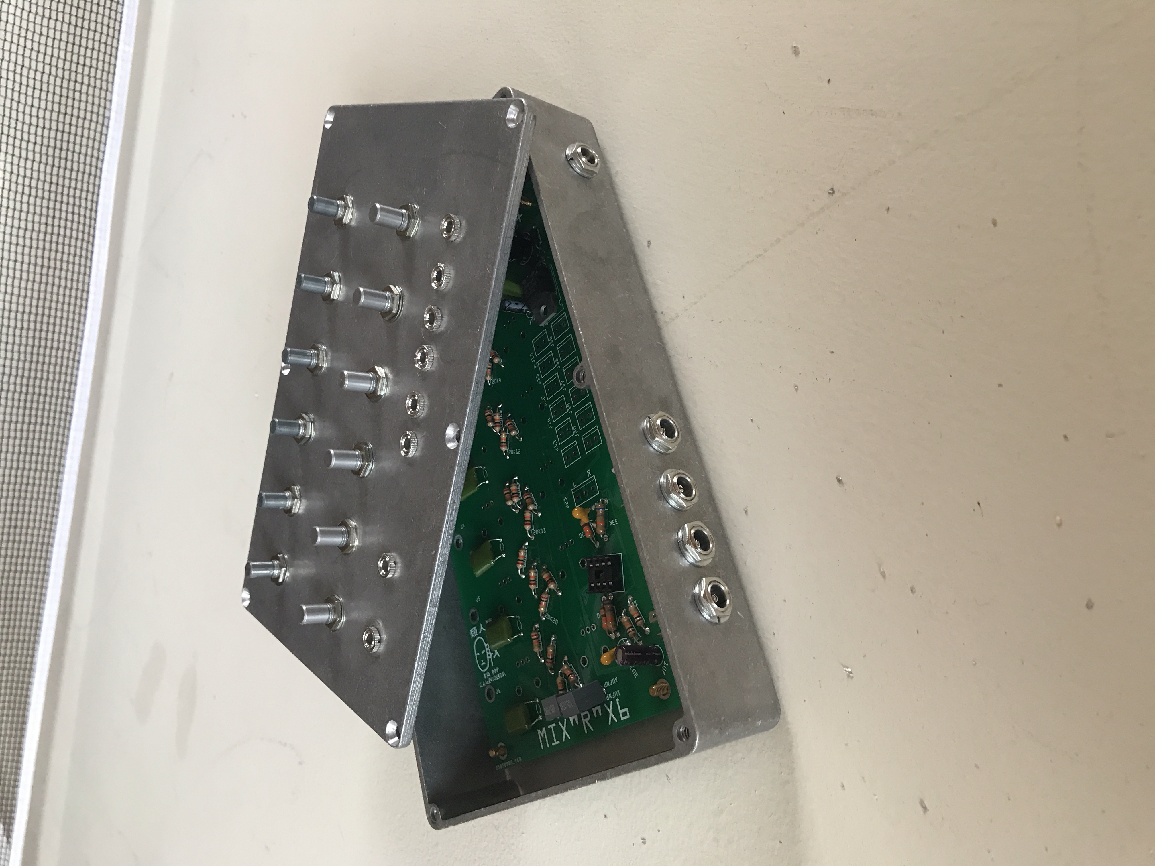 2020 6 channel panning Mixer and 9V power distribution 