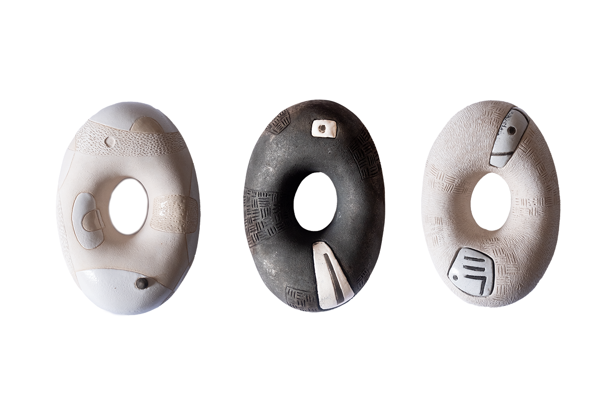 Tre tipetti (Ceramica Raku, refrattario bianco cm 18×12×6, 2024)