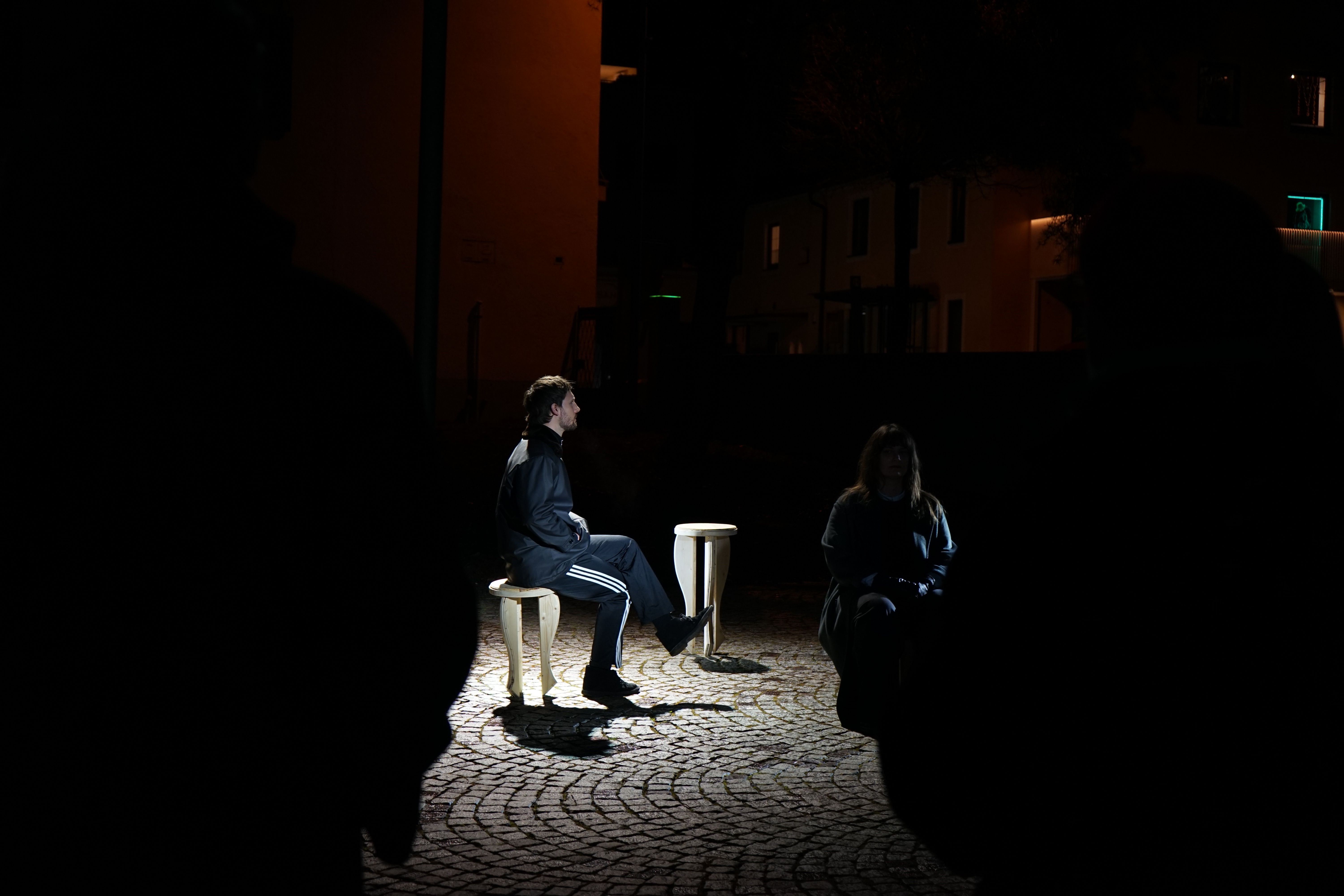 (c) Stadt Bludenz (AGEING, Klavier-Komposition 0:49, 3 Hocker, Remise Bludenz 2025)