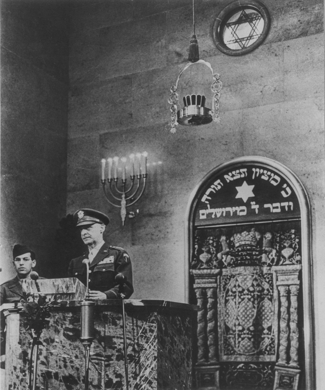 Einweihung am 20. Mai 1947 durch US-General Lucius Clay