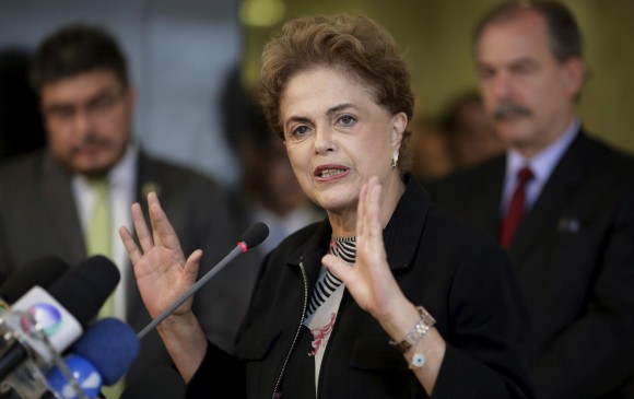 El Colombiano | Rousseff intenta lidiar el huracán político en Brasil