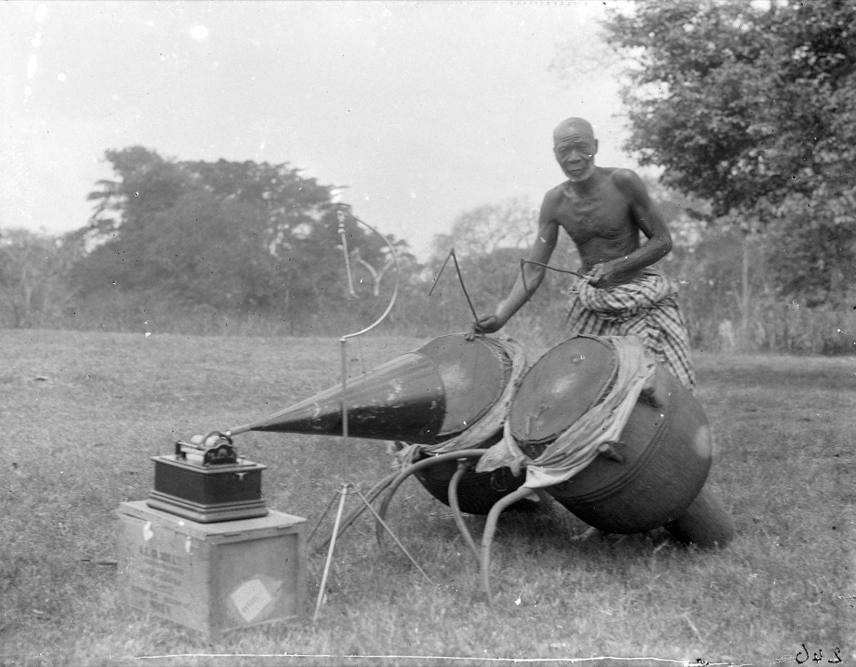 “Ntumpane (talking drums)”. Ntumpane imitates the sound of words of the human voice. Photograph taken and sound recorded by British anthropologist Robert S. Attray, Ghana, 1921–32. © CC BY-NC-ND 4.0, Pitts Rivers Museum, University of Oxford.