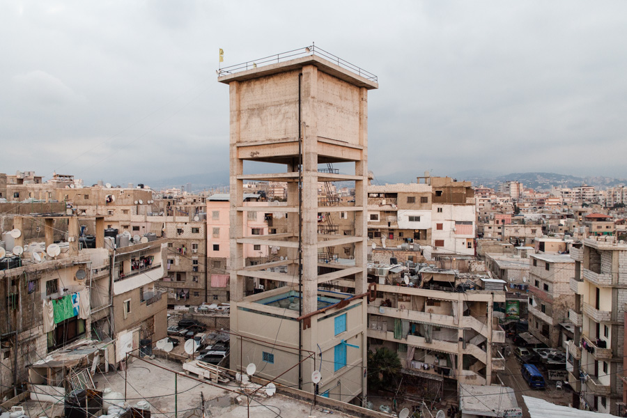 Shatila refugee camp, Beirut, Lebanon Cette grande structure a &eacute;t&eacute; construite par l'UNRWA pour tenter d'am&eacute;liorer l'alimentation du camp en eau...avant de se rendre compte qu'elle &eacute;tait inutilisable du fait de la pollution trop grande de l'eau en dessous. 