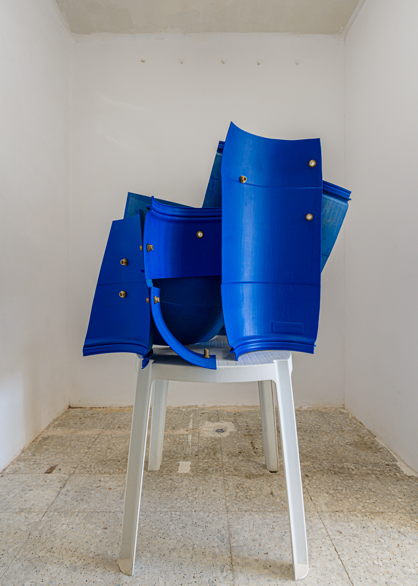 Besos [Kisses] #1, 2025Polyethylene barrel cutouts, brass fittings, rubber gaskets, polypropylene table and pen caps.165 × 113 × 94 cm.Installation view at Por, Digestivo, Madrid, 2025Photo: Alejandro Cayetano