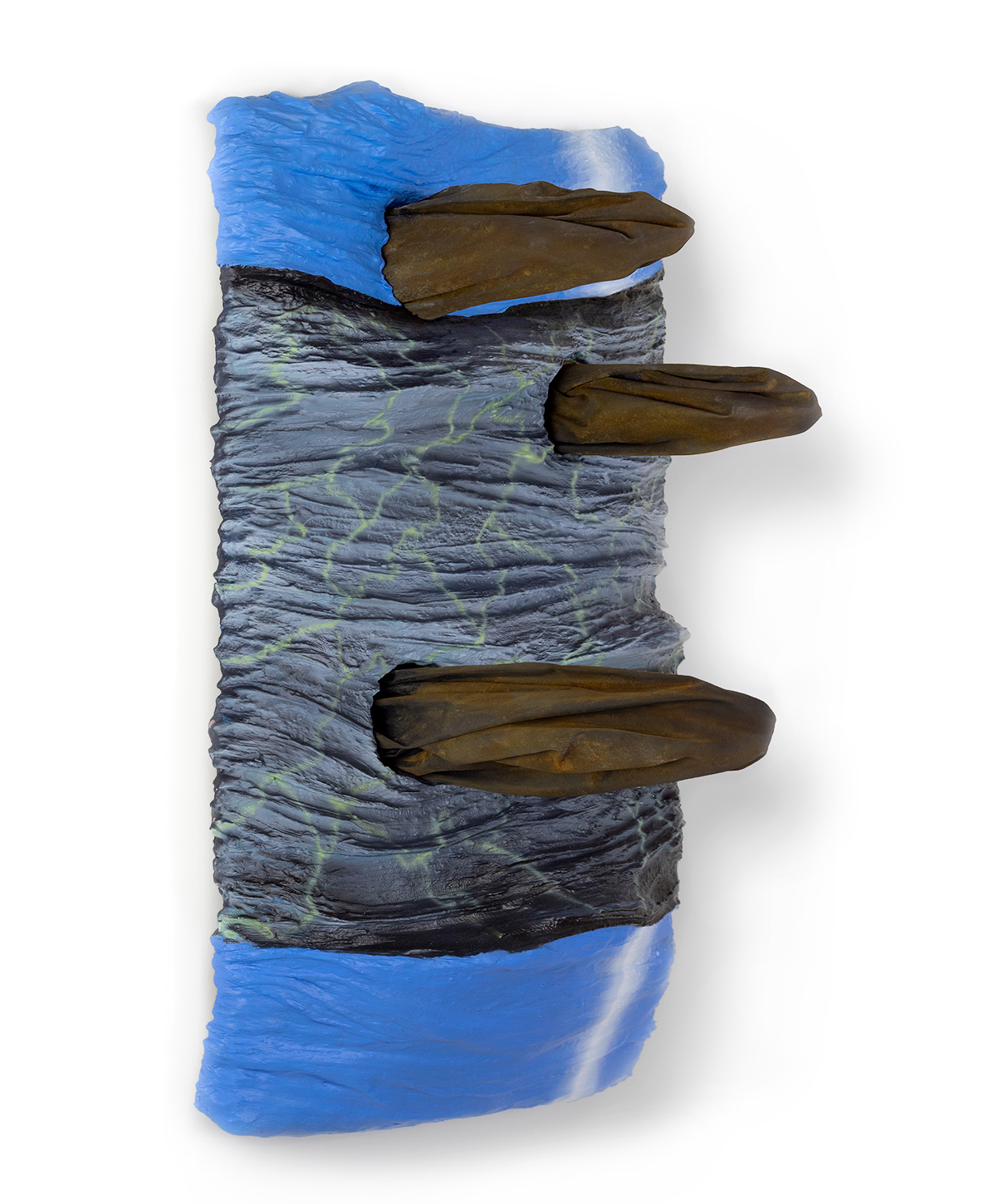 Check out how wet this egg is! 72 x 50 x 24 cm