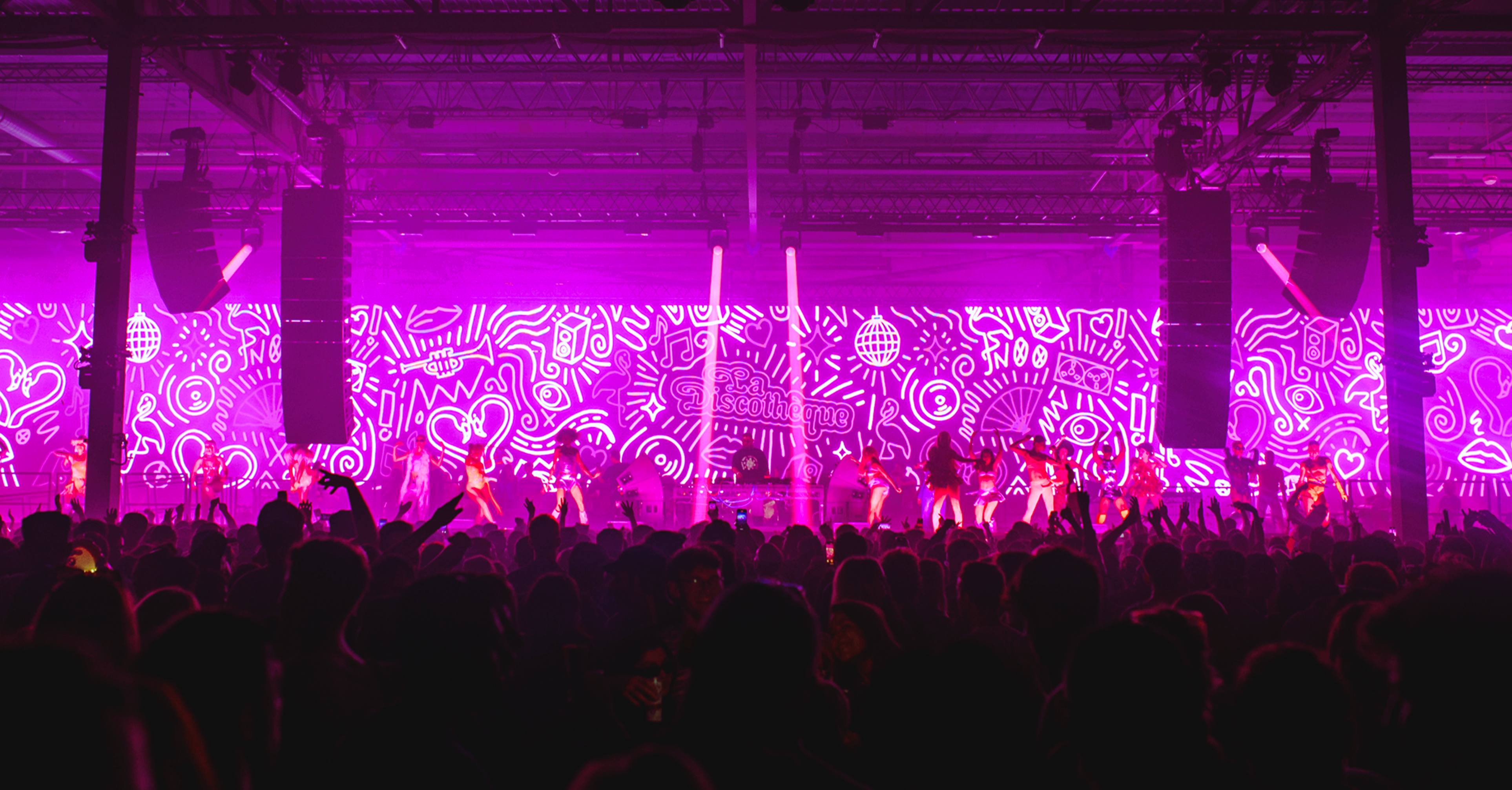Live visuals by Mackleworth Studio for La Discothèque, at the Drumsheds opening Show in London.