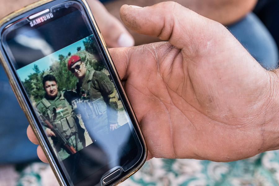 Zale, Kurdistan, Irak. Juin 2017. Comme la plupart des habitants, Hassan a servi un moment dans les peshmergas.