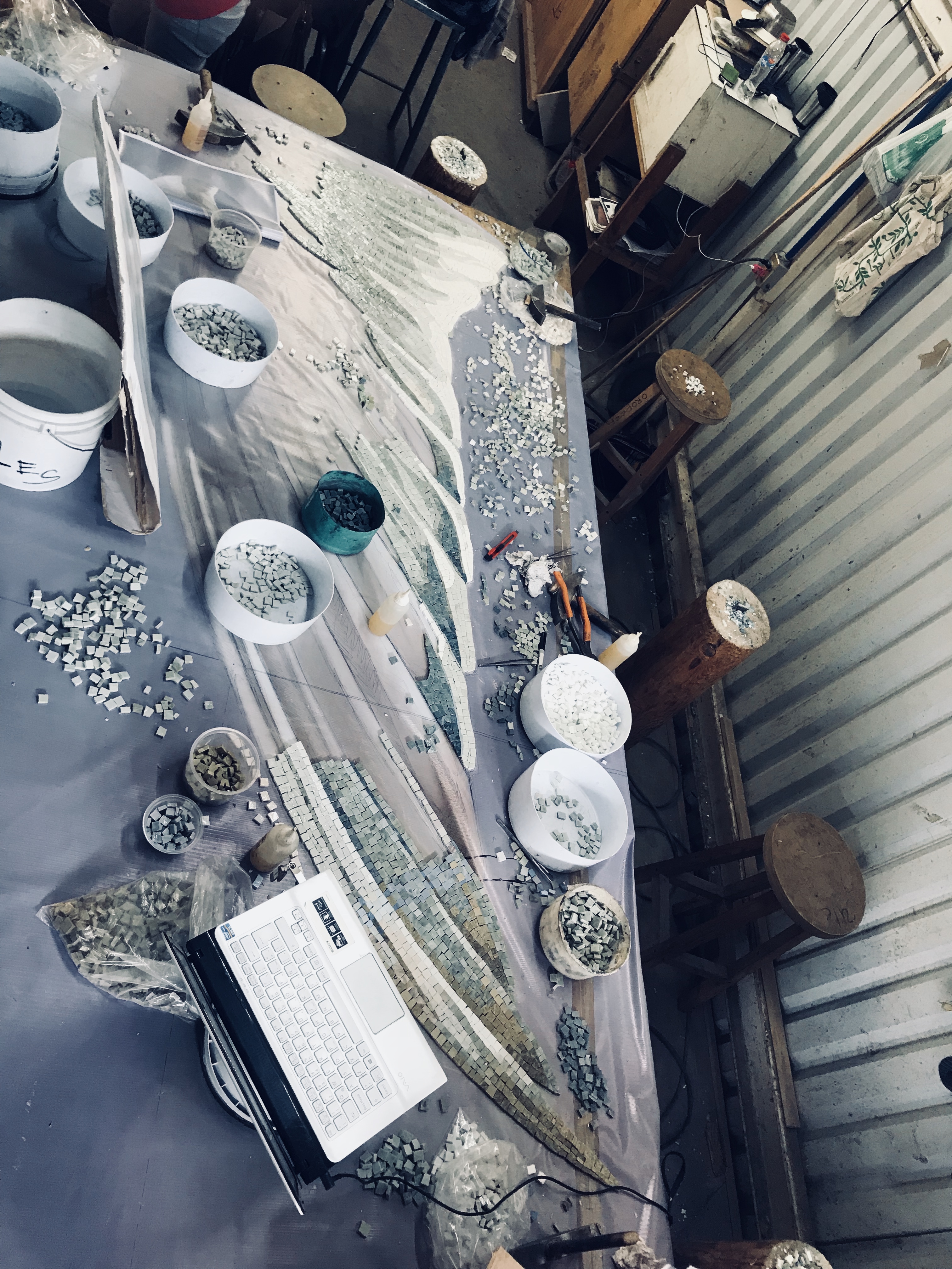 Artisans at Mosaicos Venecianos de México at work.