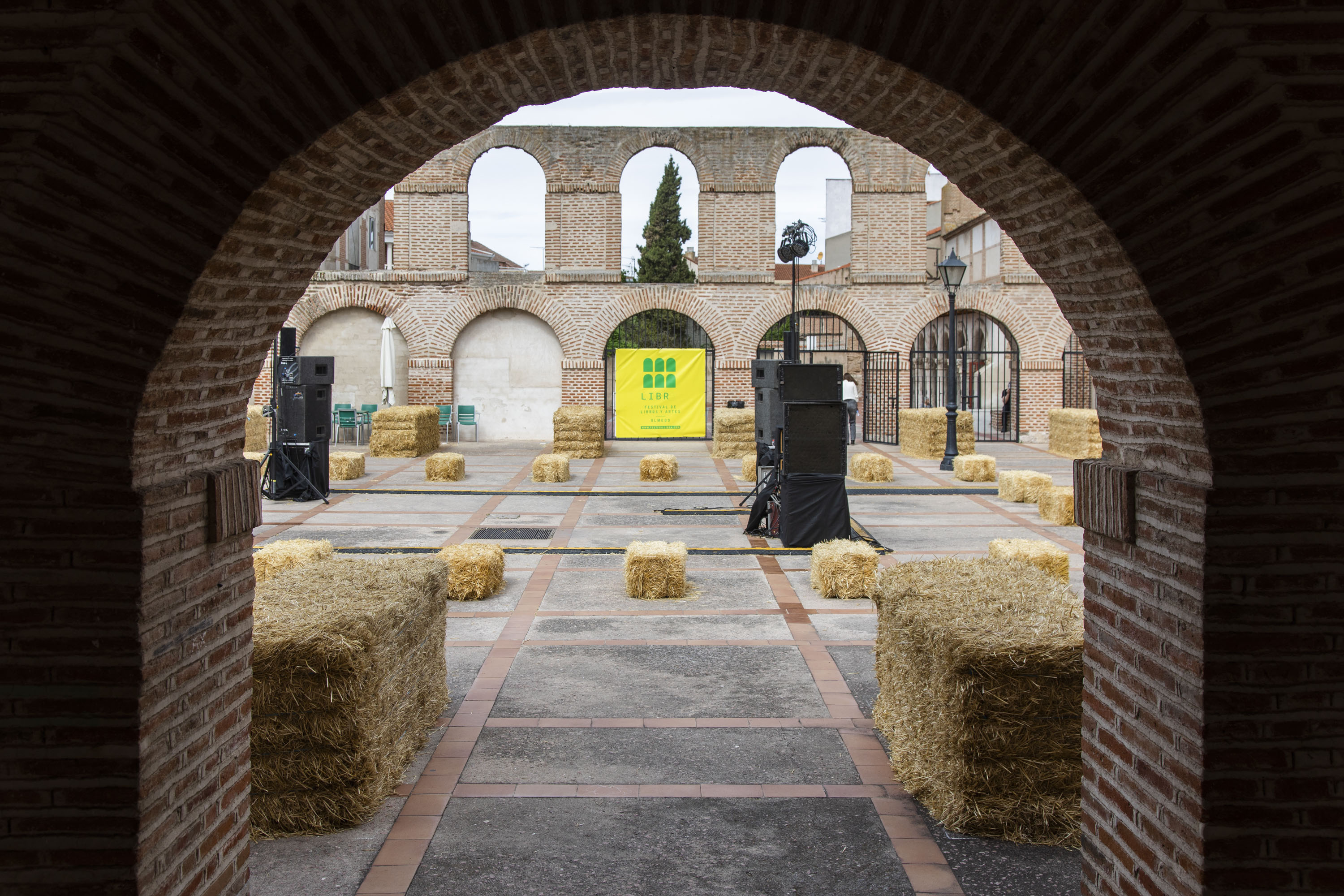 [LIBRA], short-lived display for public programs – Contemporary art & book festival, Olmedo, Valladolid, (Pic.: Víctor Hugo Martín Caballero) 2023.