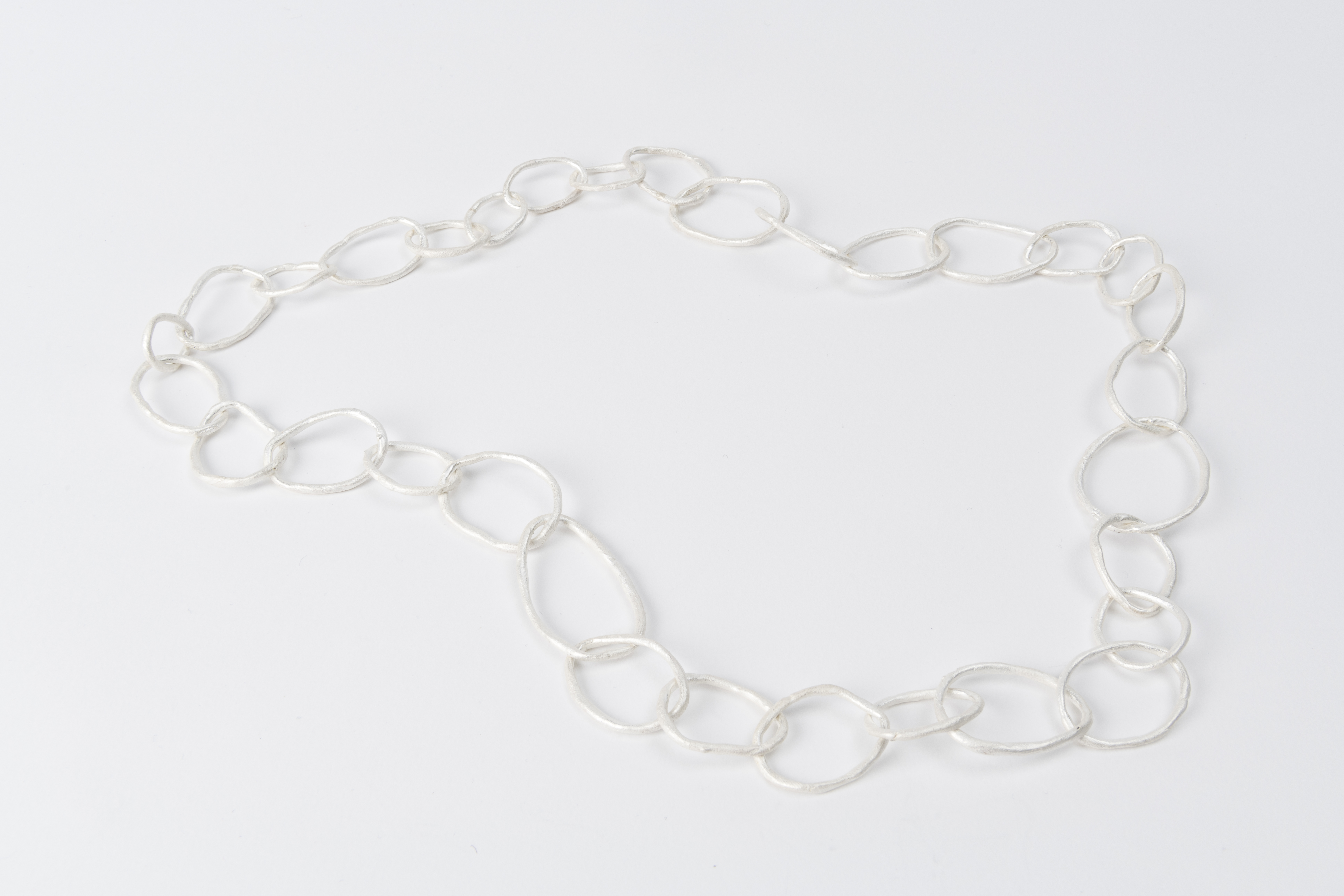 eternal chain of faces | necklace | 2020 | sterling silver | picture credits: Patrik Graf