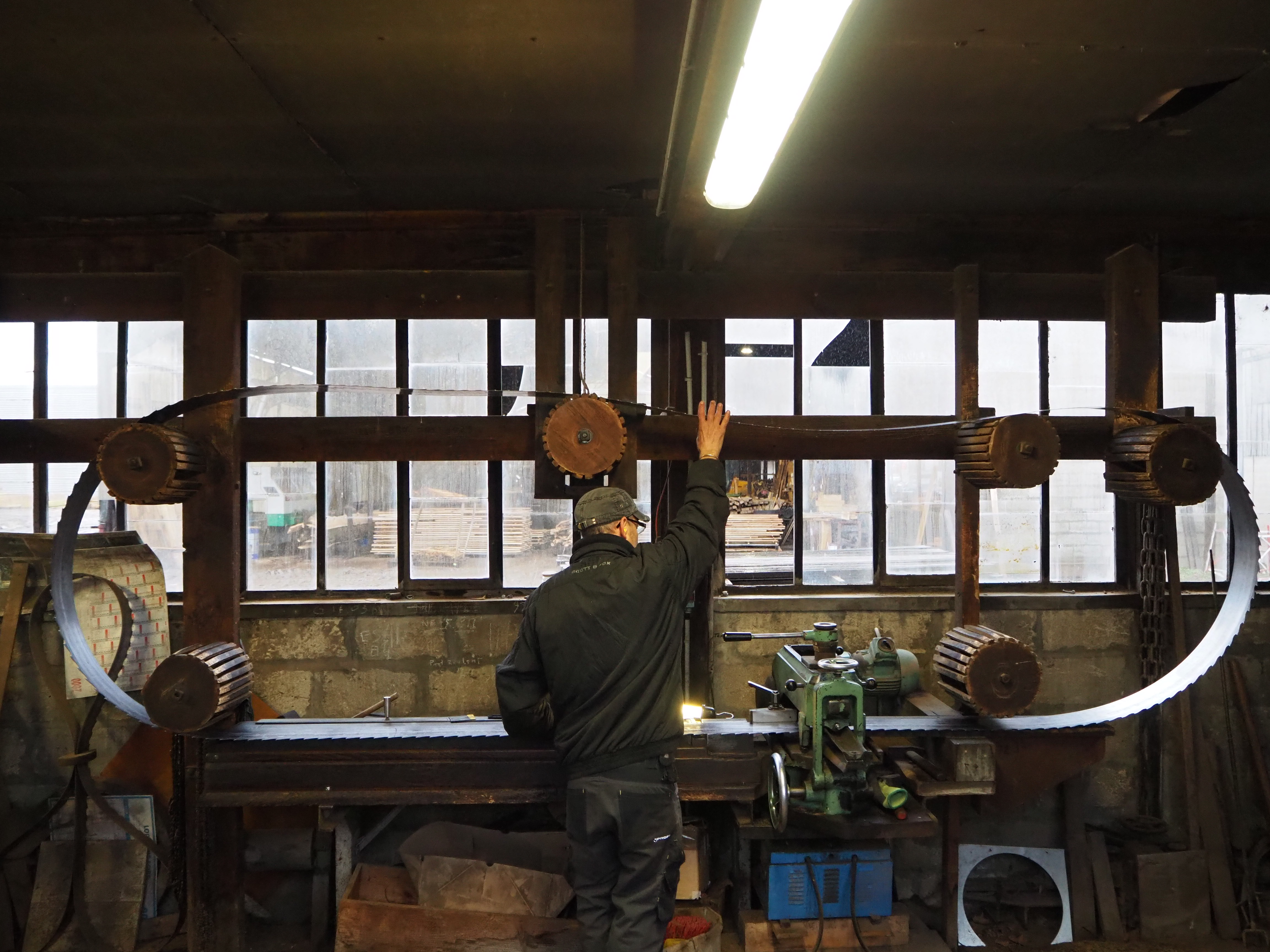 Le ruban est d'abord tendu