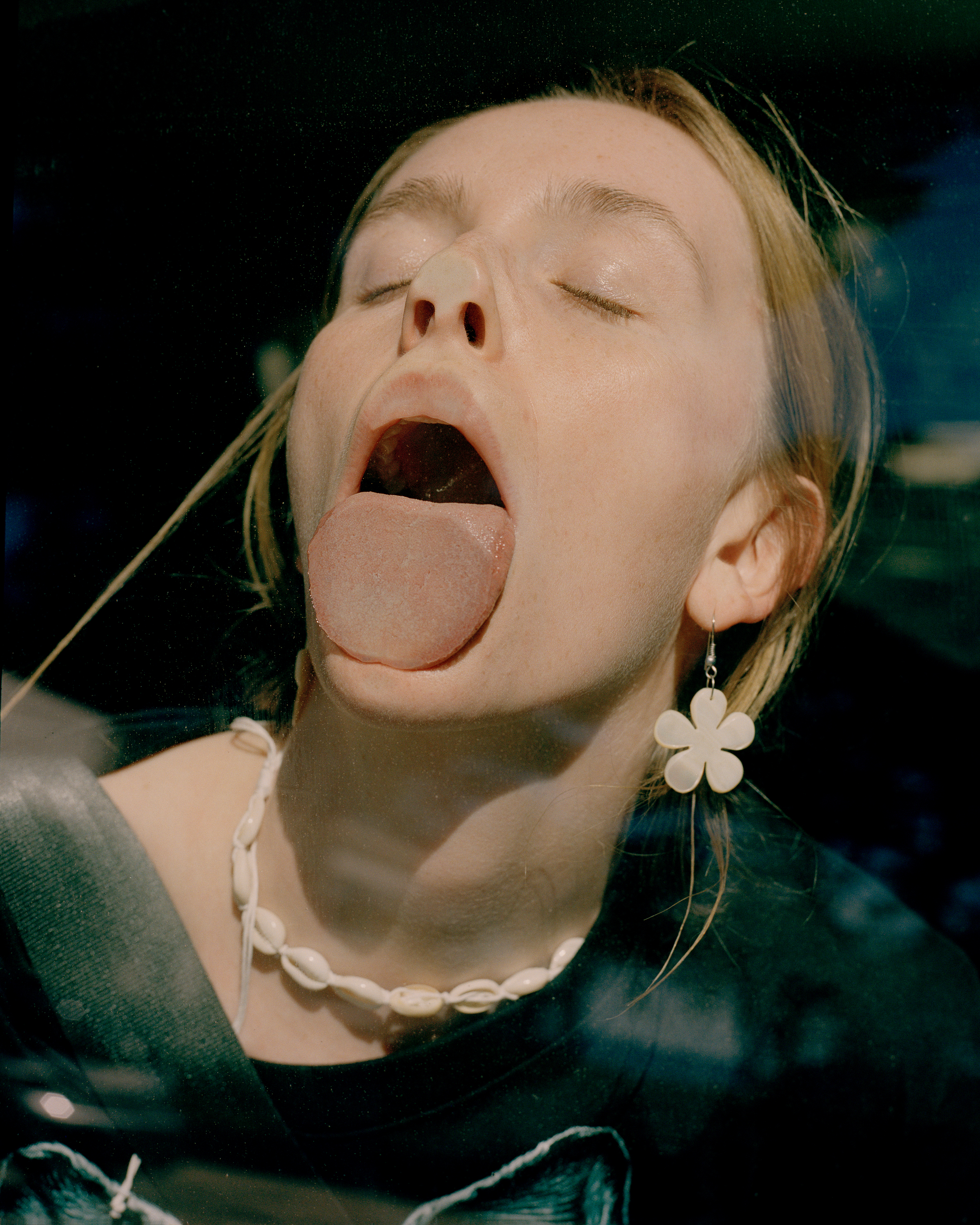 PERRINE KISSING THE CAR WINDOW, 2023
