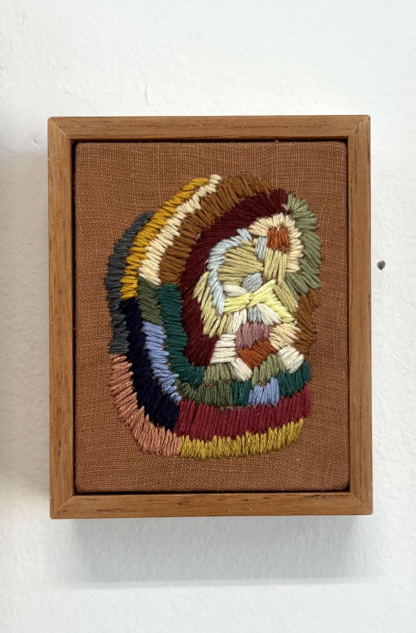 Ovo | Bordado sobre linho| 10cm x 8cm | 2025