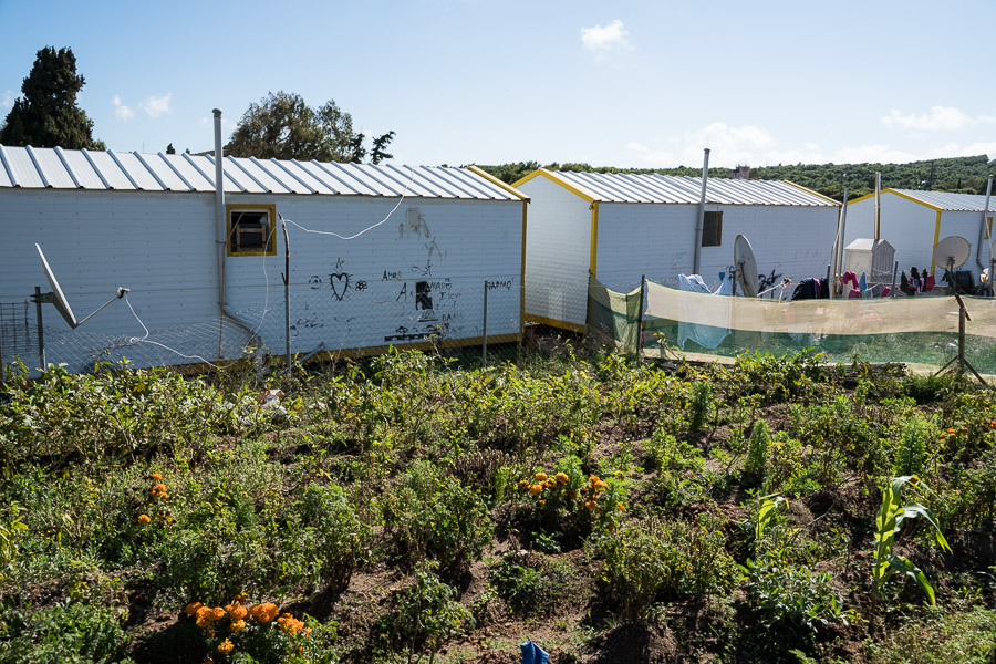Octobre 2018. Potager initi&eacute; par les b&eacute;n&eacute;voles du centre de sant&eacute; Adye, dont un docteur vient tous les 15 jours au camp assurer une permanence m&eacute;dicale.