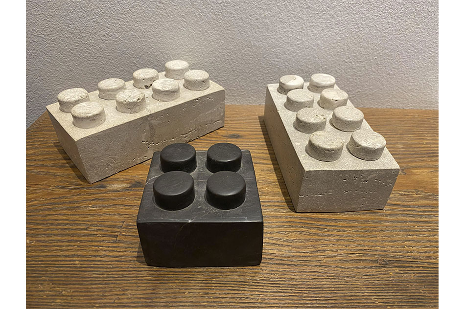 Gonzalo ContrerasJuego Frustrado, ensayo de formas, 2017Atacama travertine marble and calatorao marble25 x 25 x 5 cm