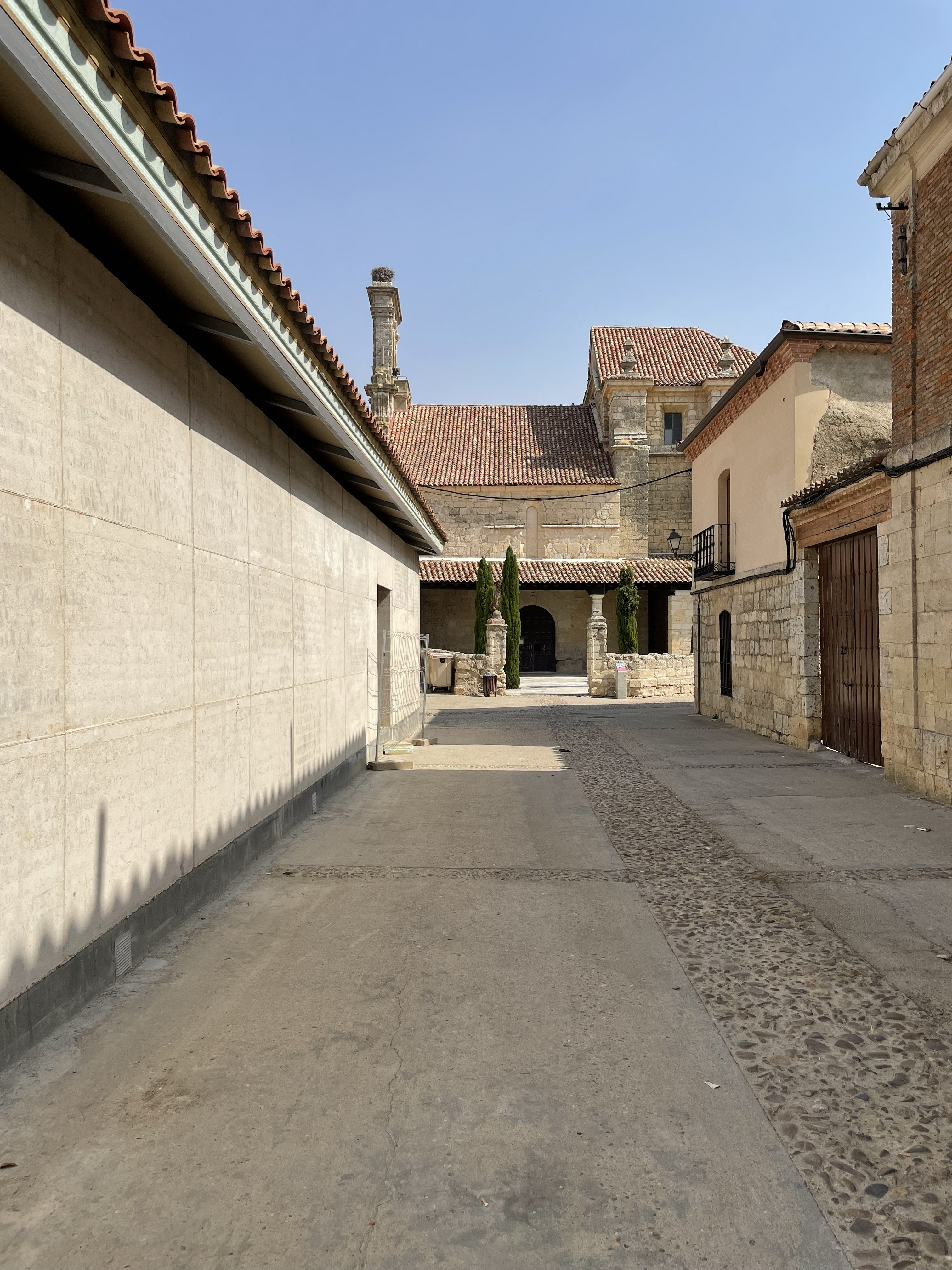 [Joaquín Díaz Foundation extension project], sound library – Urueña, Valladolid, (Pic.: MONTAJE) 2025.