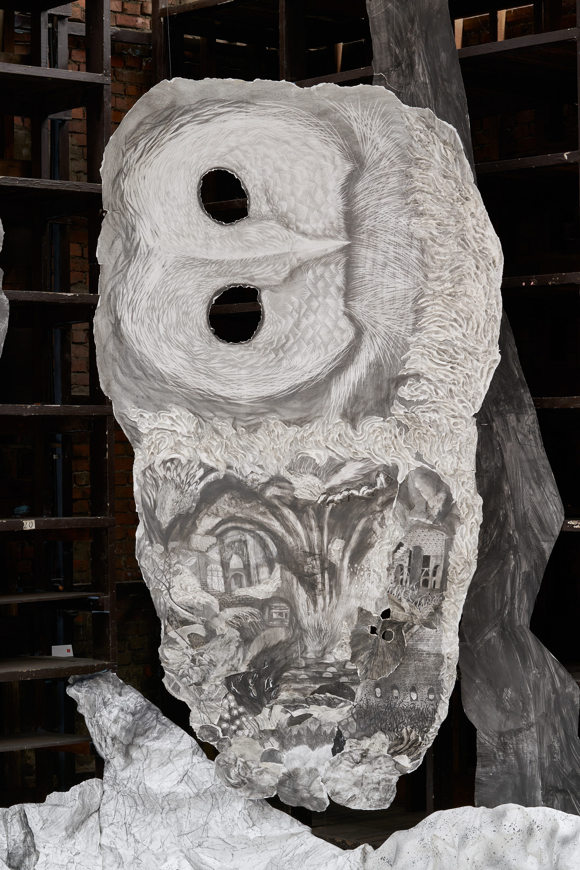 보지 못하는 새2, 2022, 종이에 흑연, 혼합재료, 콜라주, 335x157cm