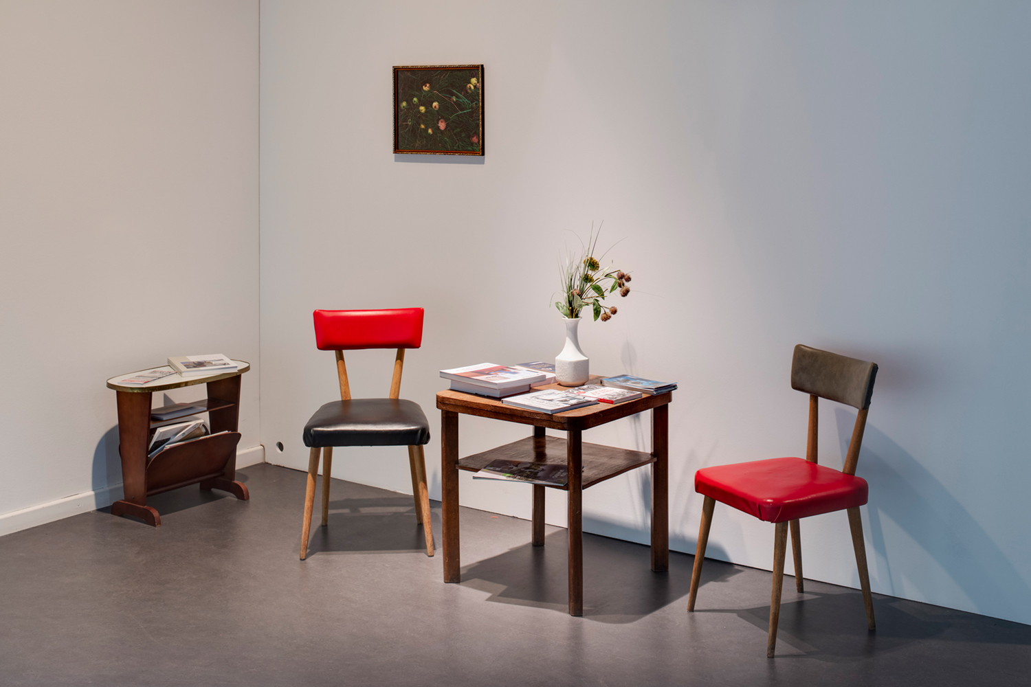 Research and interview area. Installation view (© David Brandt 2022) with framed print "Das Gegenteil von Blühenden Landschaften" (The Opposite of Blooming Landscapes), Archival pigment print, 32 x 42,5 cm