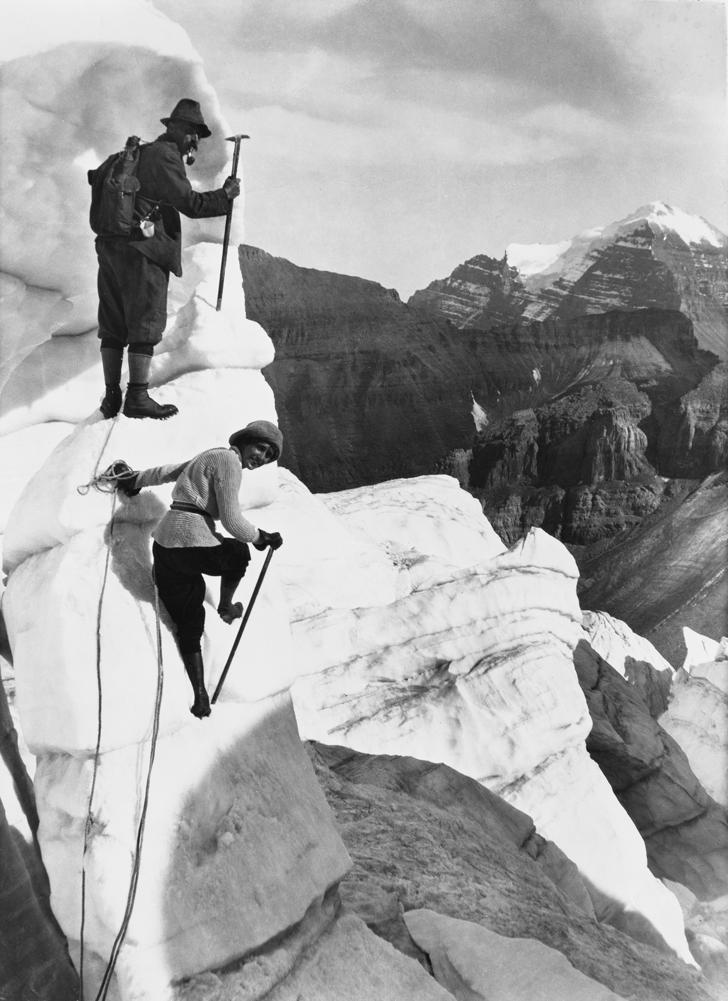 SwissGuideandFemaleClimber_CanadianPacificArchives.jpg