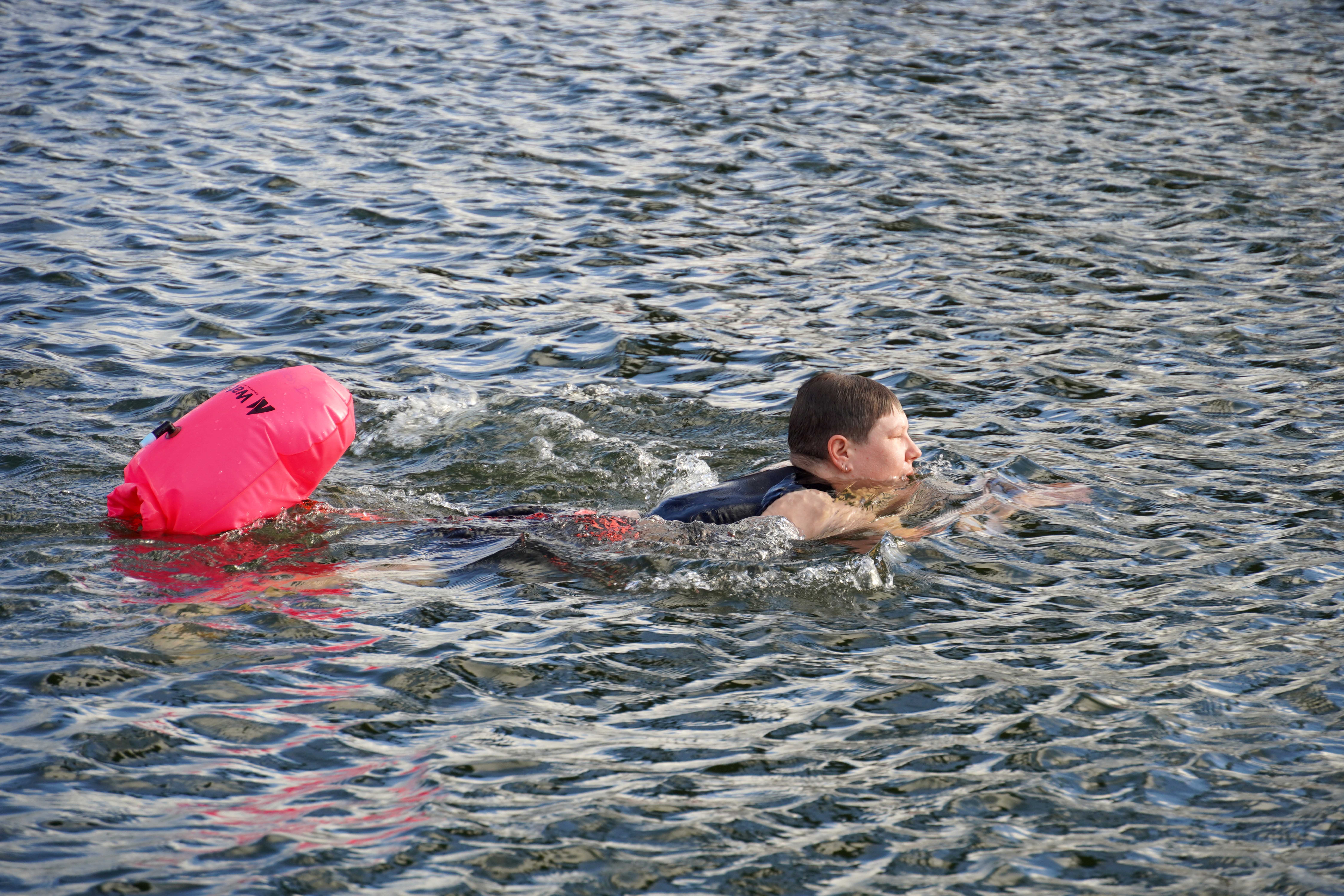 Documentation of Outdoor Installation with Sound by Tanja Schlander, Ice Swimming & Sauna, blue synnyt, Vestre Fjordpark, Aalborg, 2024 (photocredit: Rikke Ehlers Nilsson)