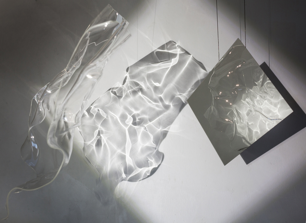 Installation: Piège à reflet, miroir, reflet, ombre